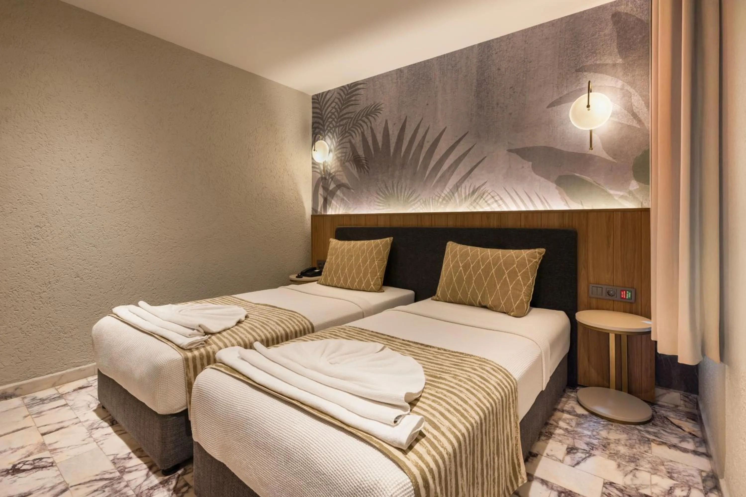 Bedroom, Bed in Club Aquarium