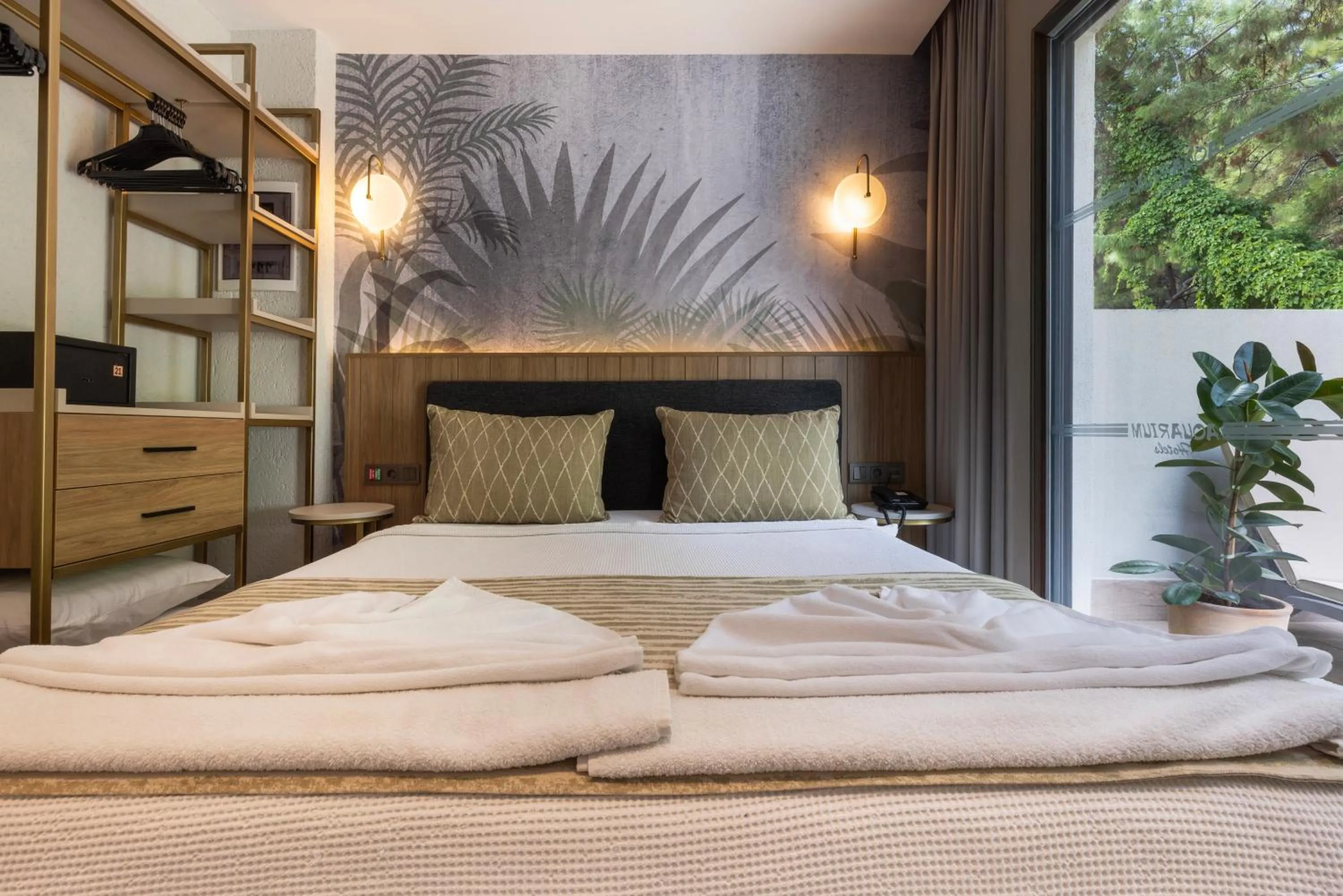 Bedroom, Bed in Club Aquarium