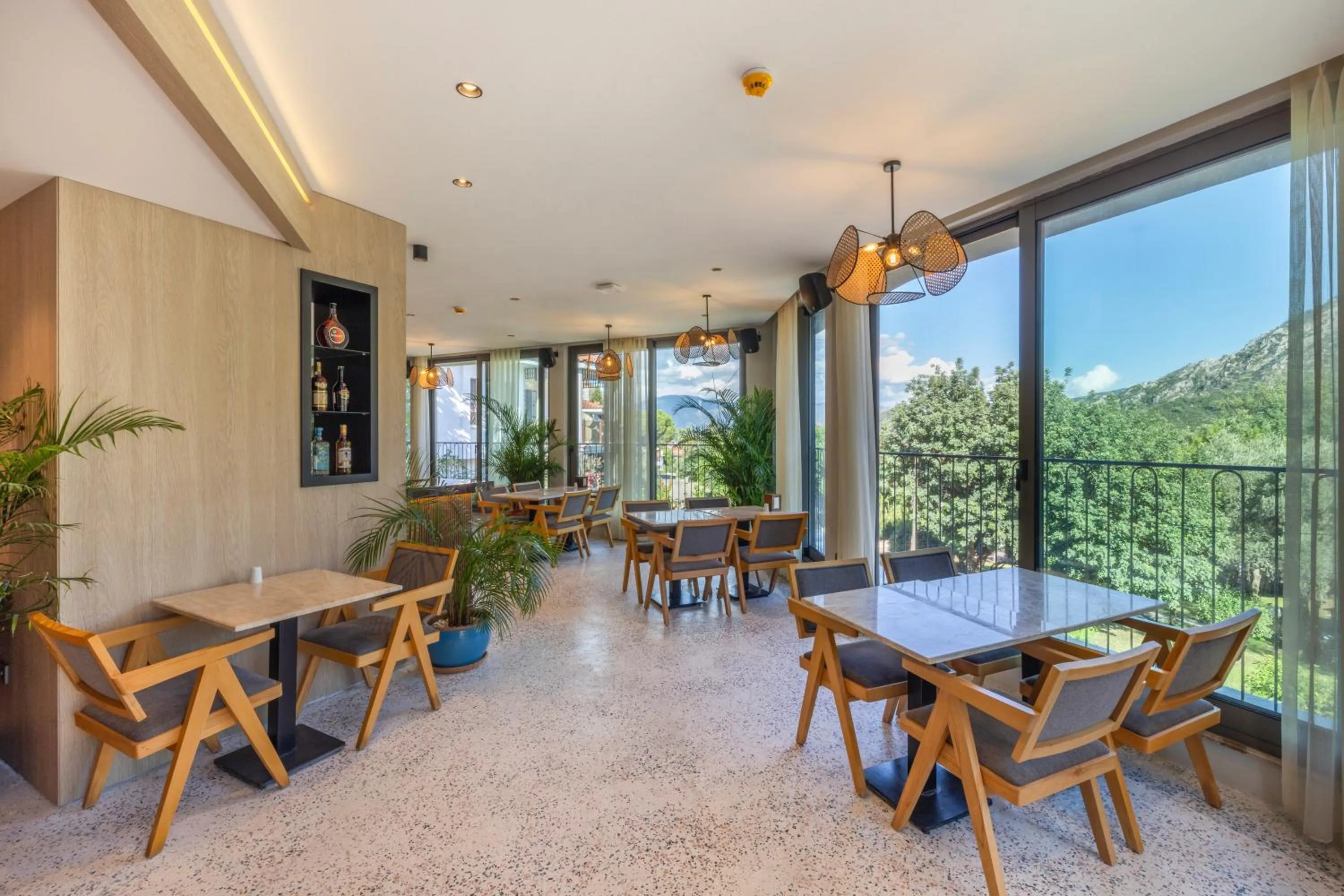 Restaurant/places to eat in Club Aquarium