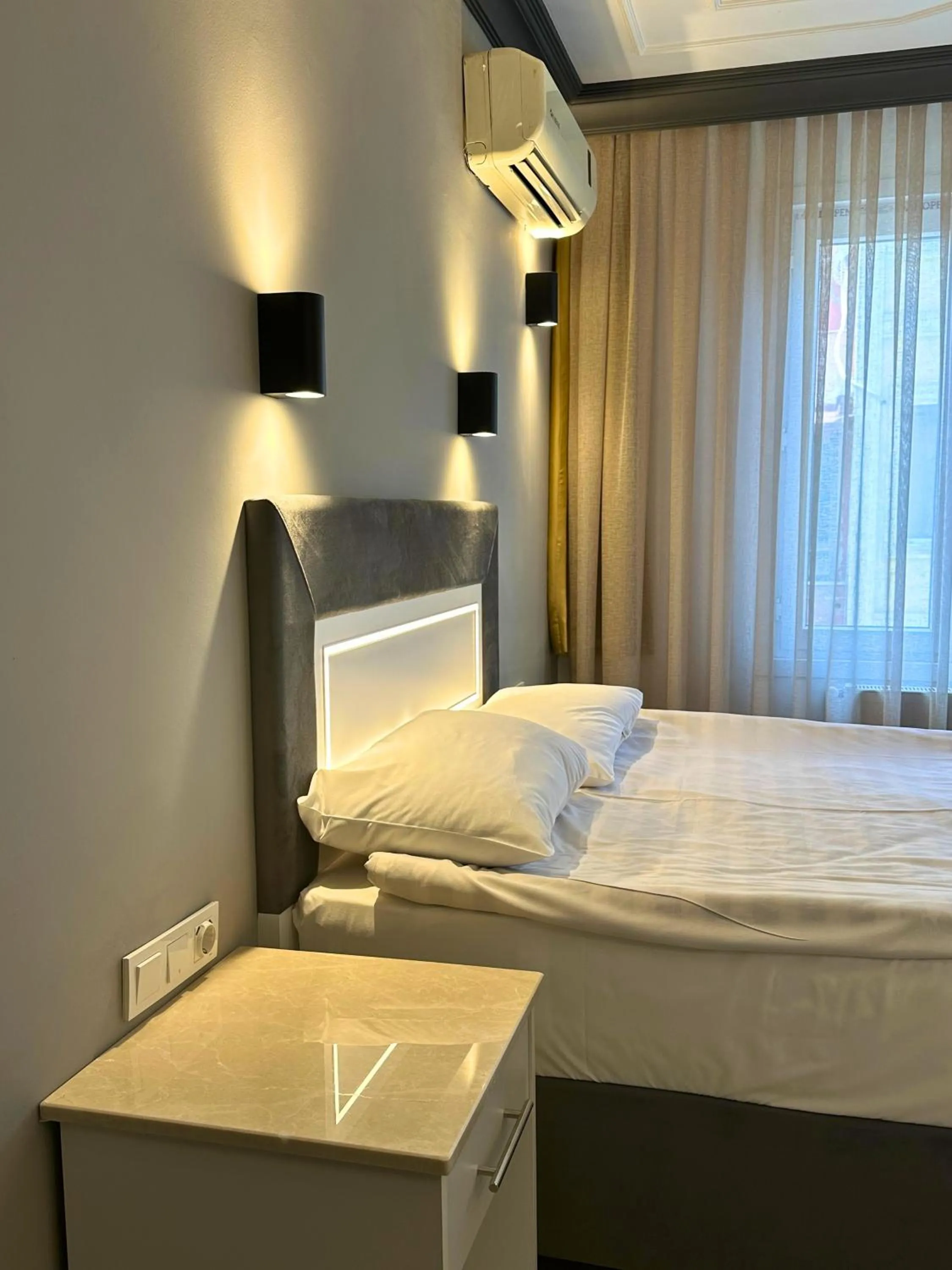 Bedroom, Bed in Hotel Peninsula