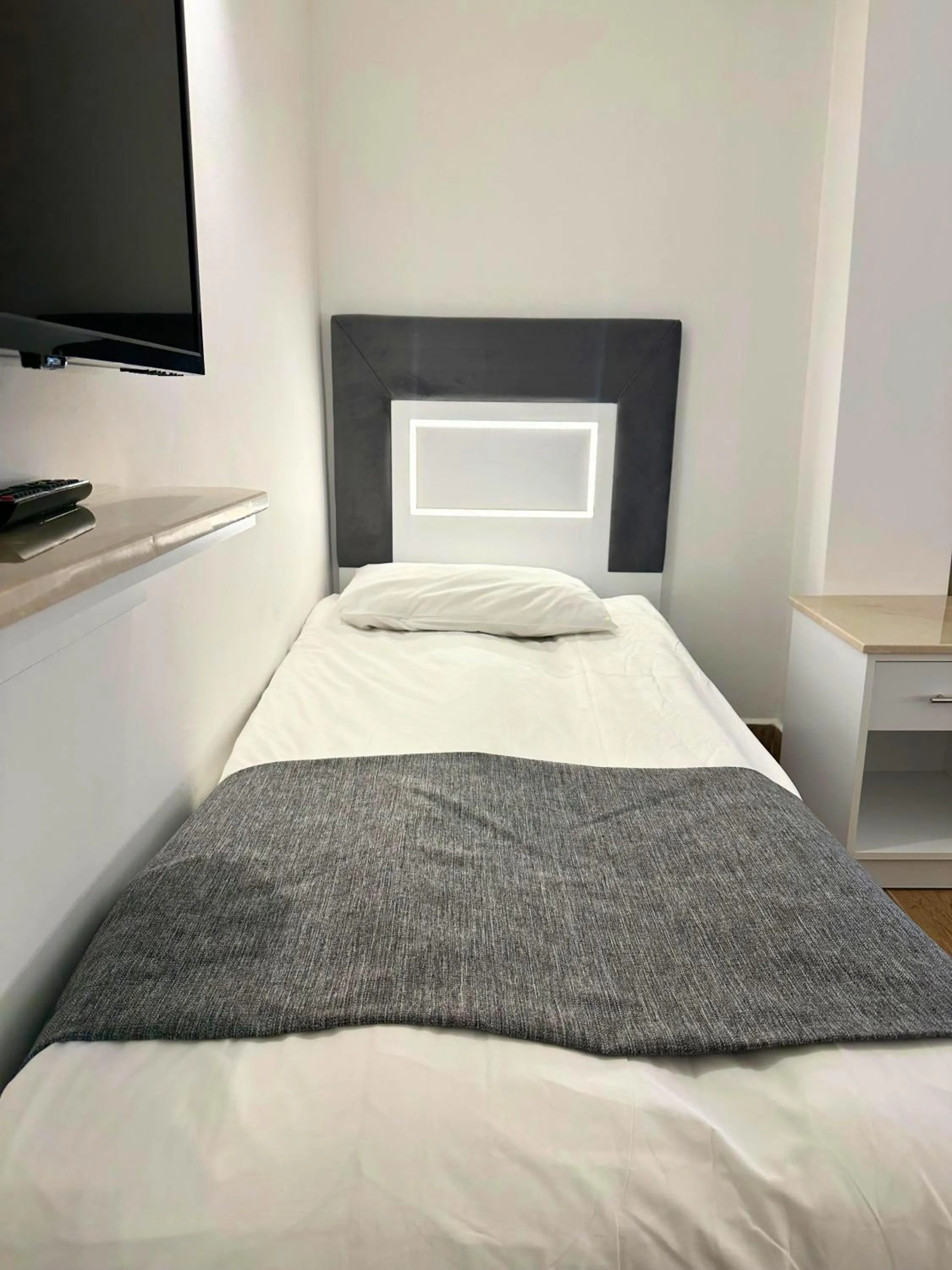 Bed in Hotel Peninsula