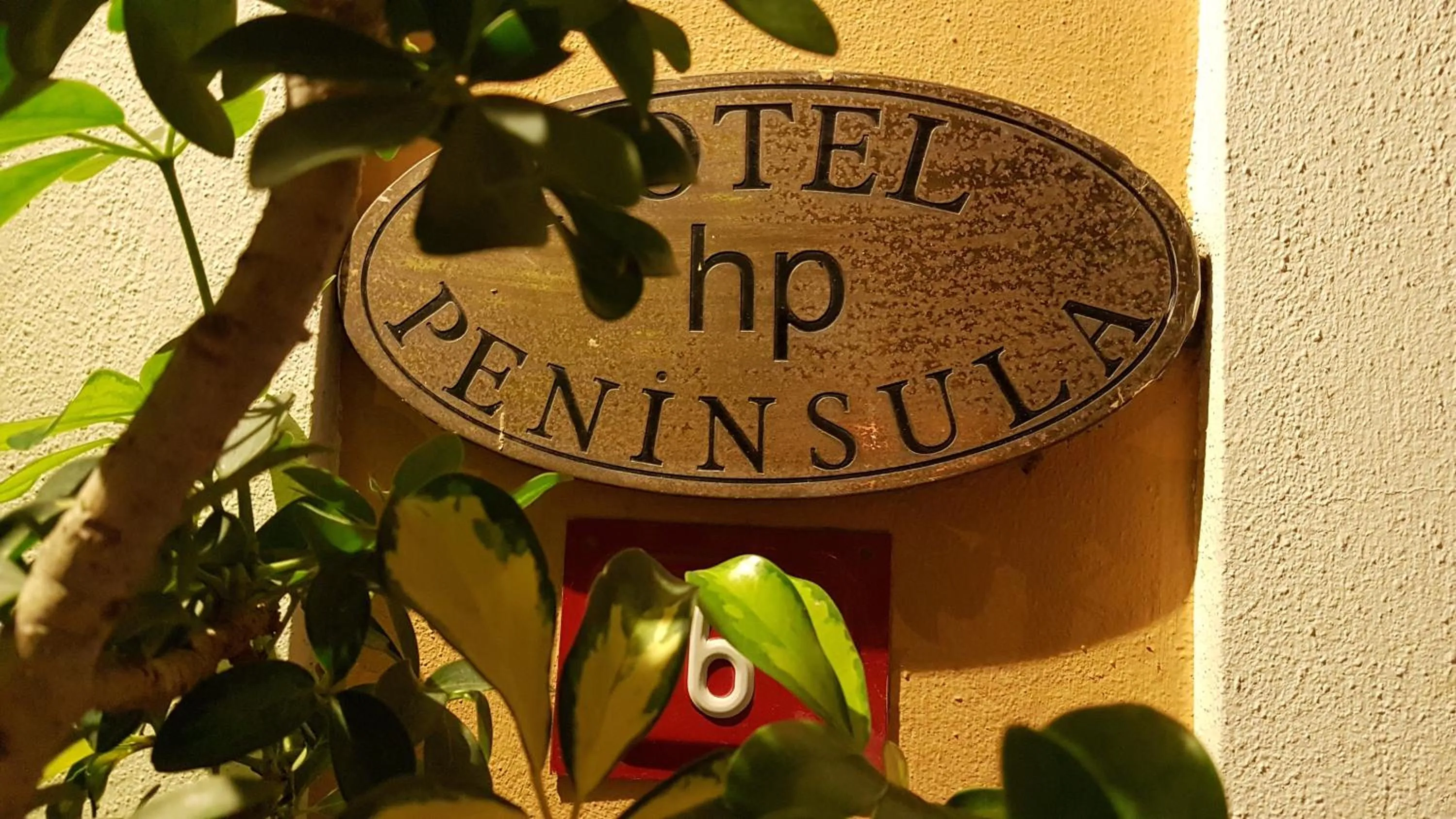 Facade/entrance in Hotel Peninsula