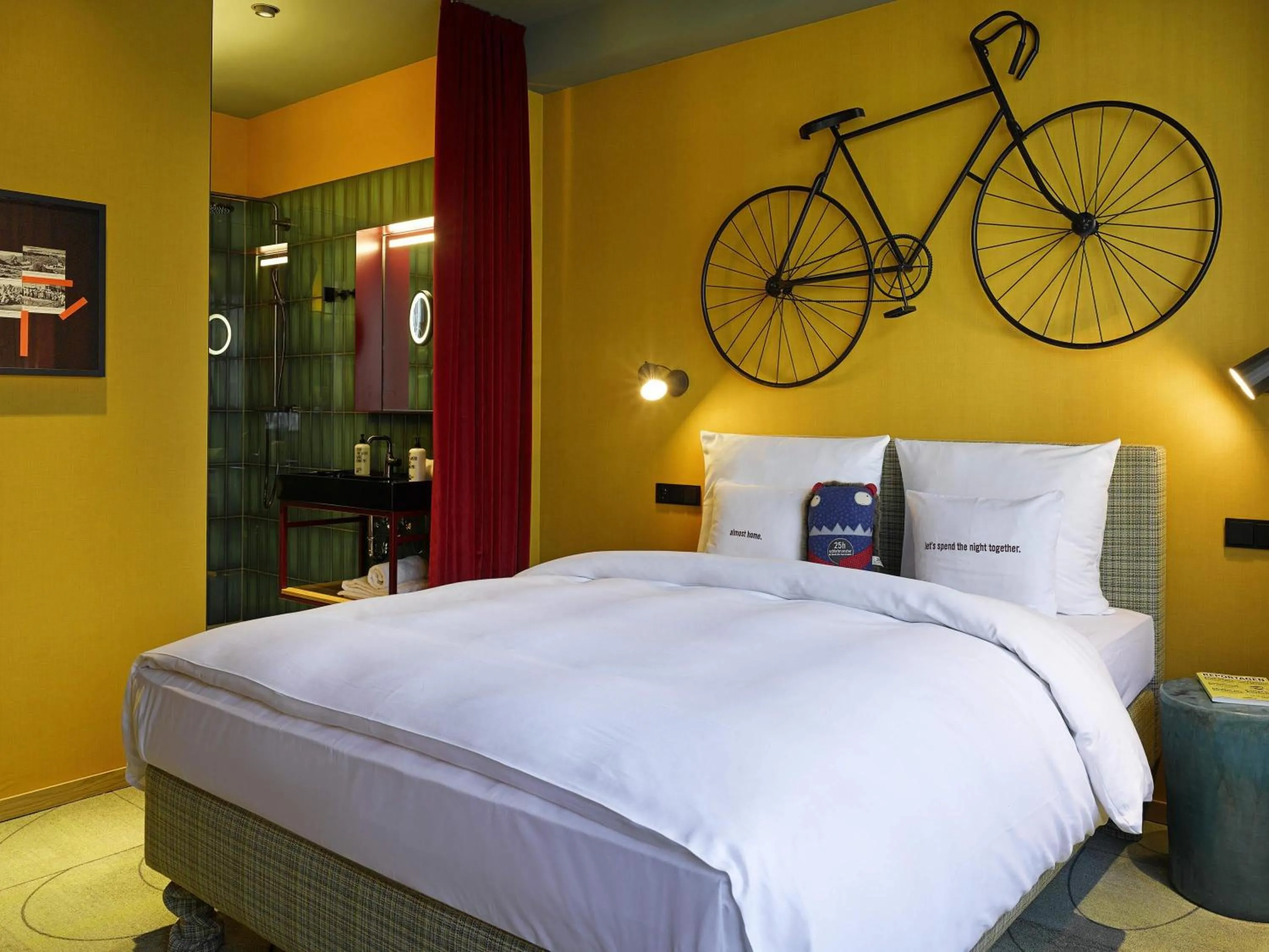 Bedroom, Bed in 25hours Hotel The Trip