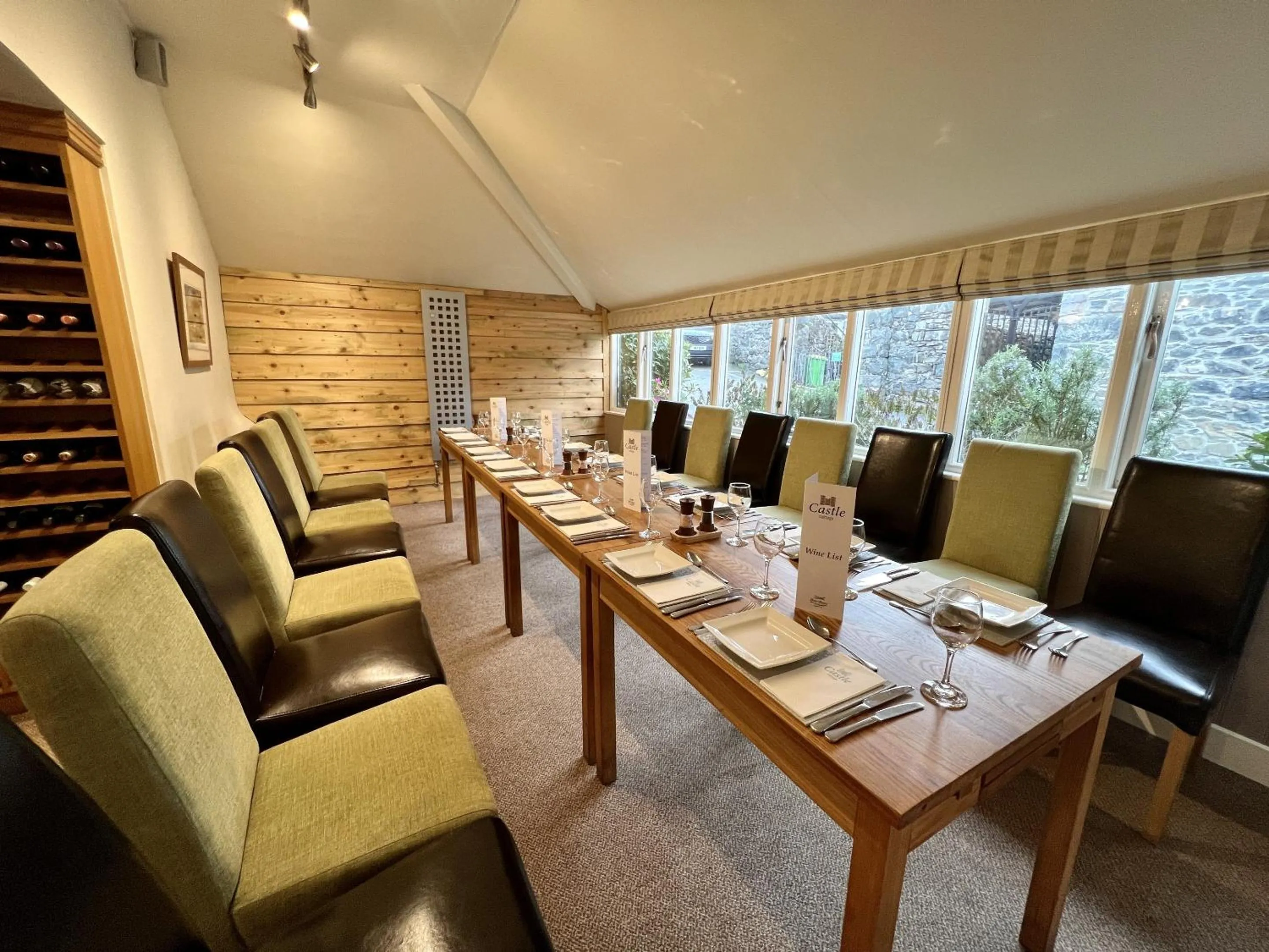 Dining area in Castle Cottage Inn