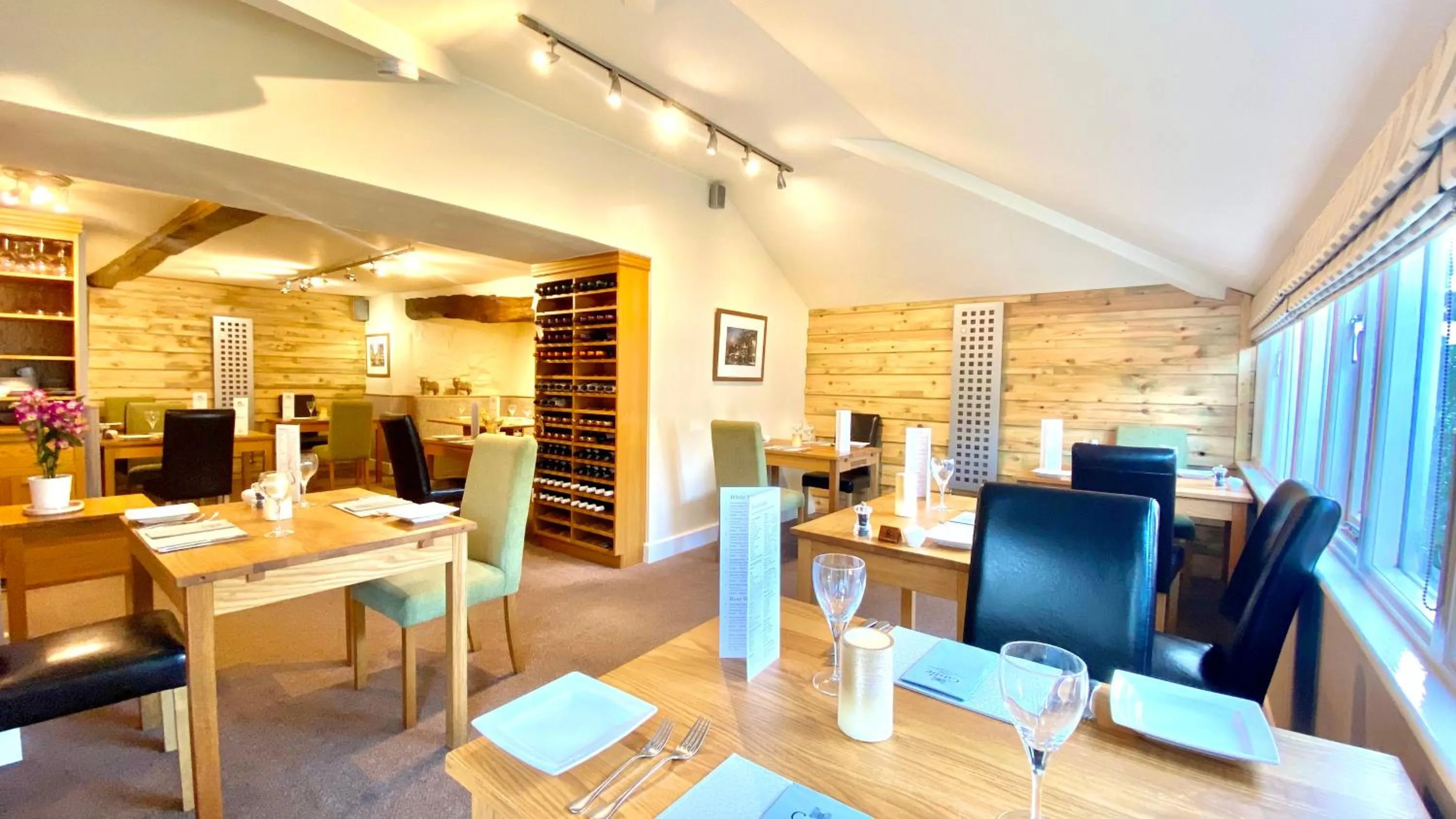Dining area in Castle Cottage Inn