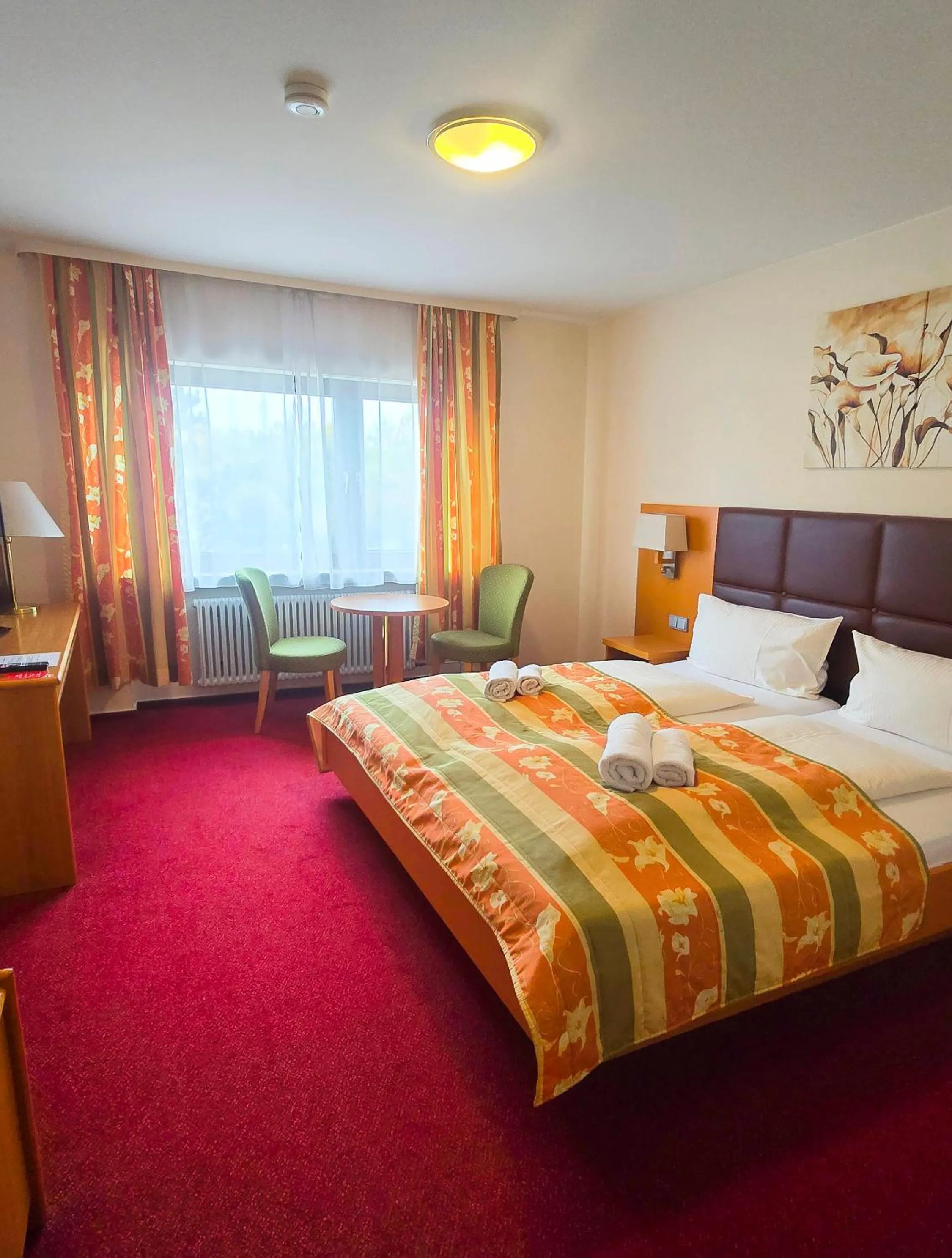 Photo of the whole room, Bed in Hotel zur Moselbrücke