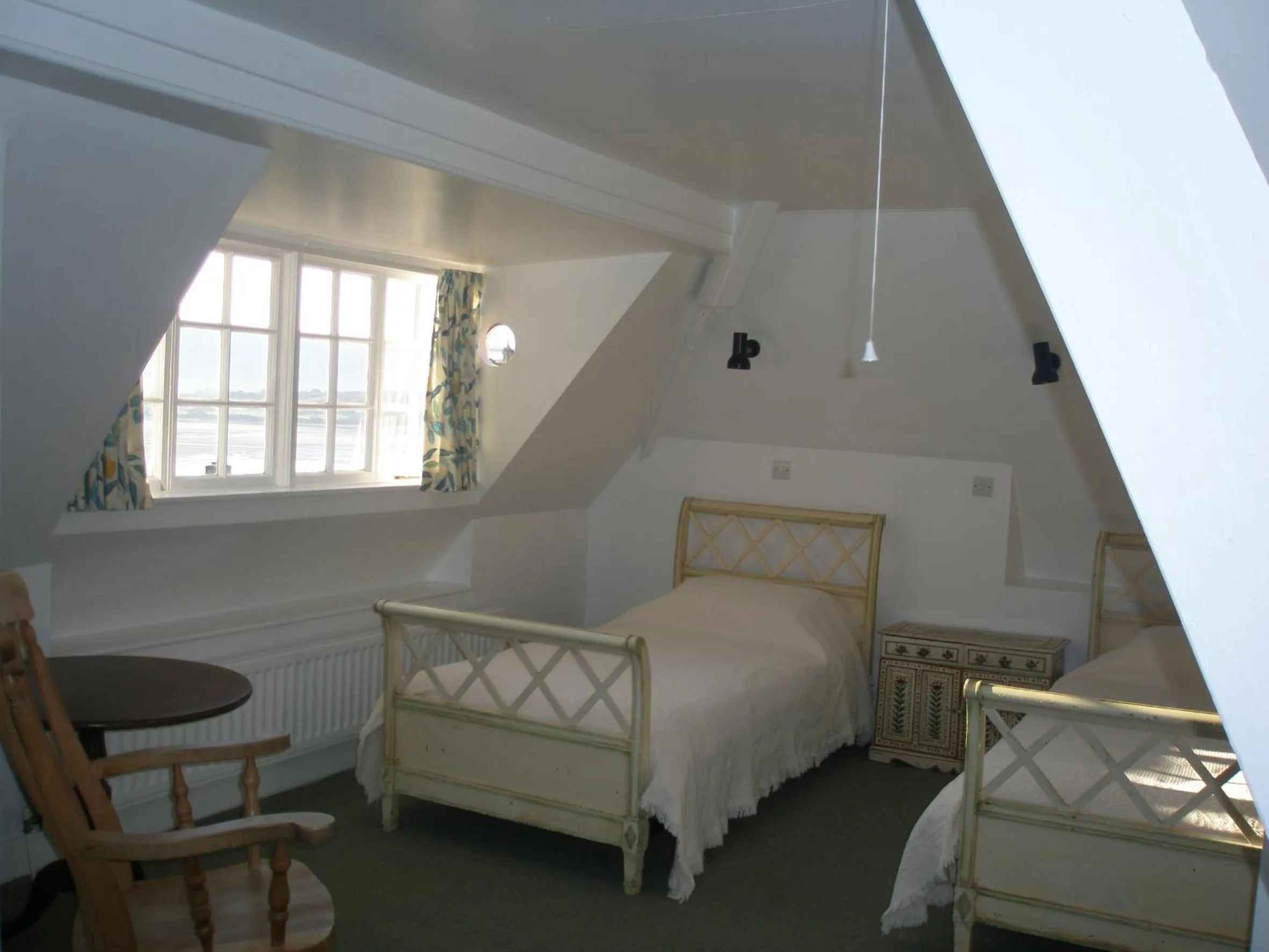 Bedroom, Bed in Portmeirion Village & Castell Deudraeth