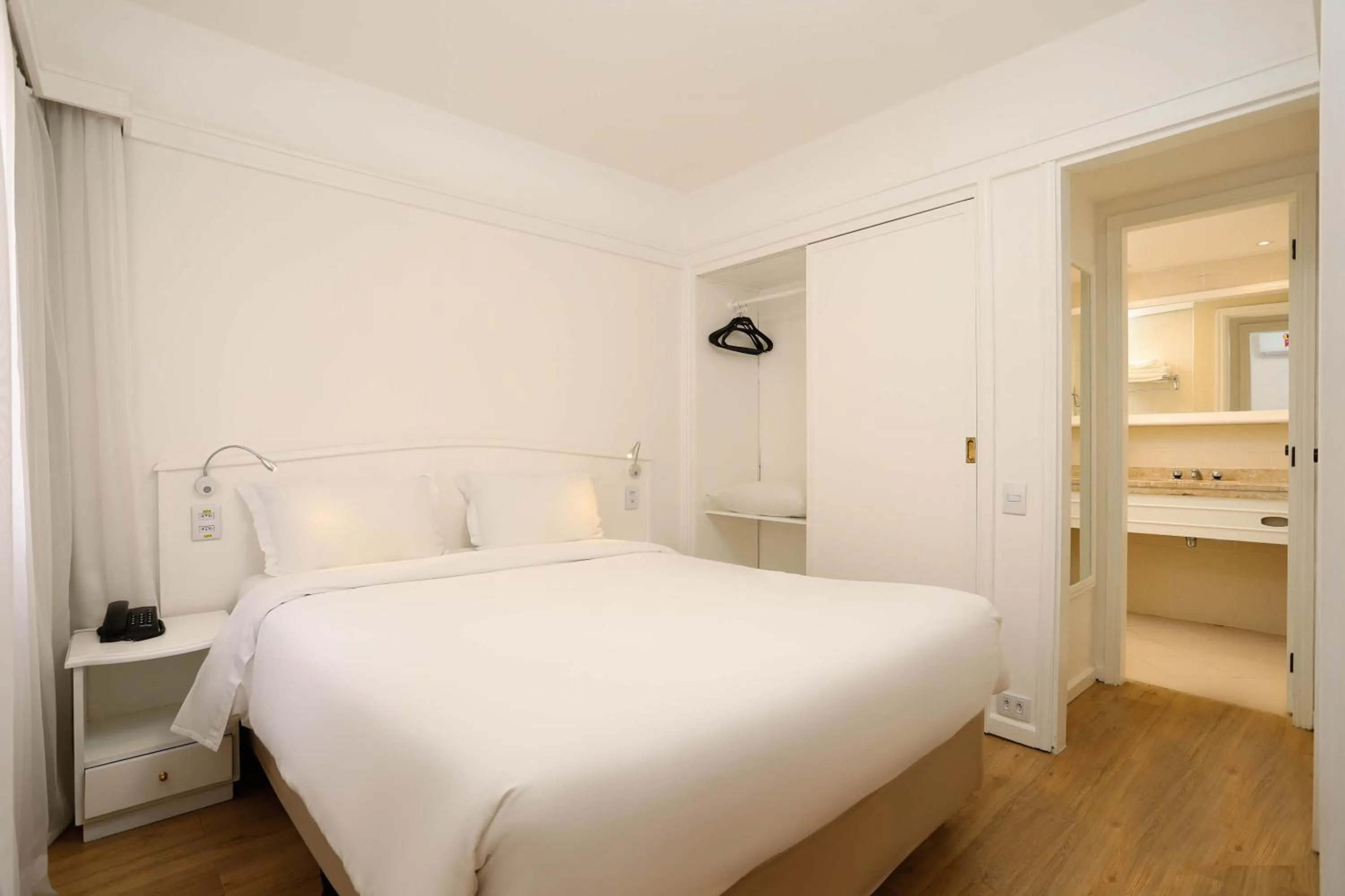 Bed in NewCiti Itaim by Charlie