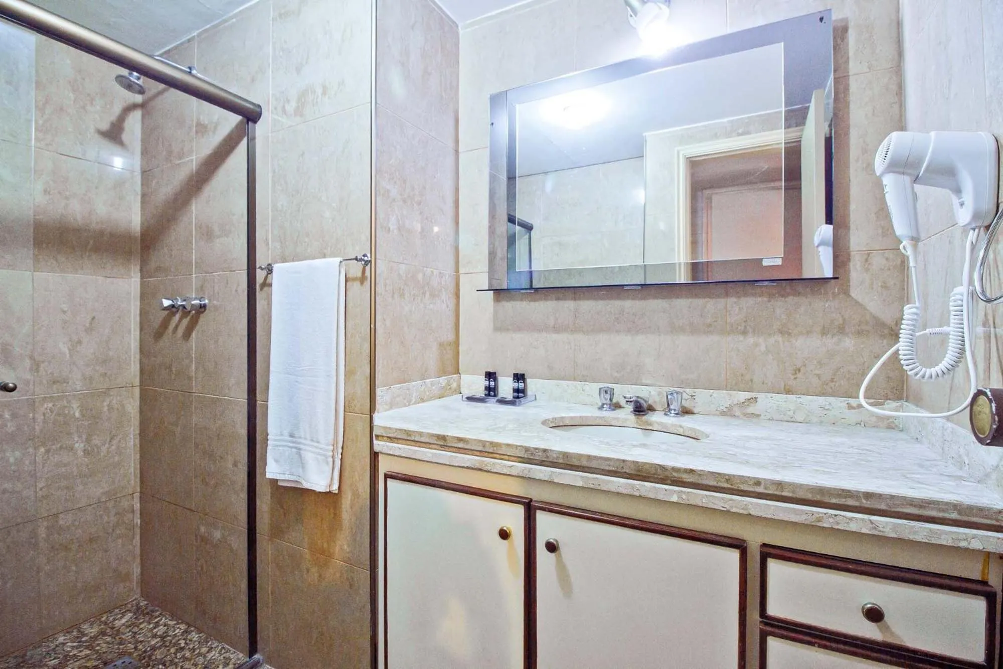 Shower in NewCiti Itaim by Charlie