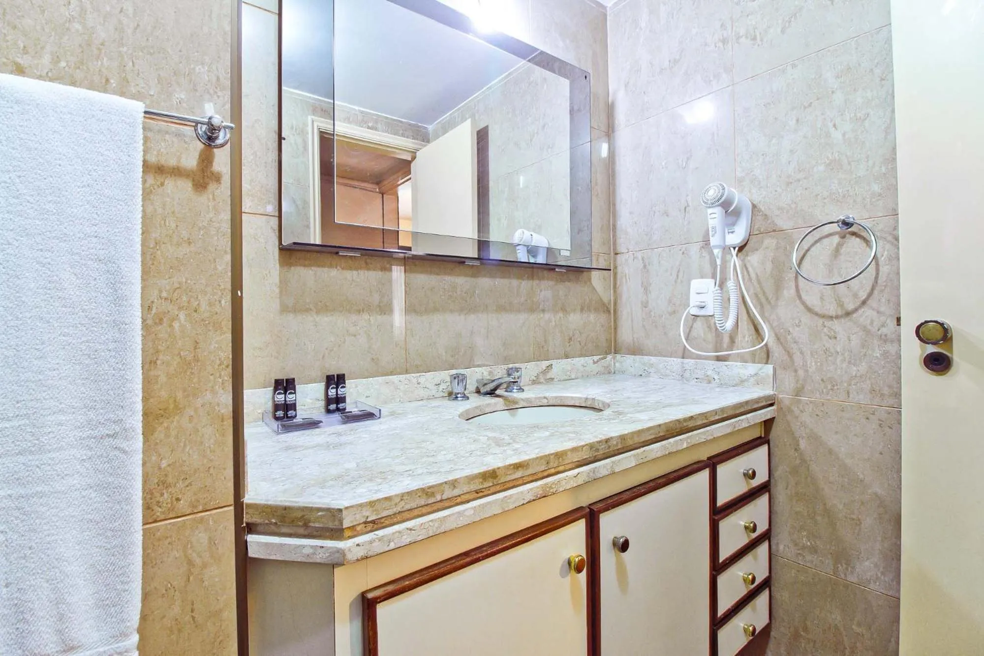 Shower in NewCiti Itaim by Charlie