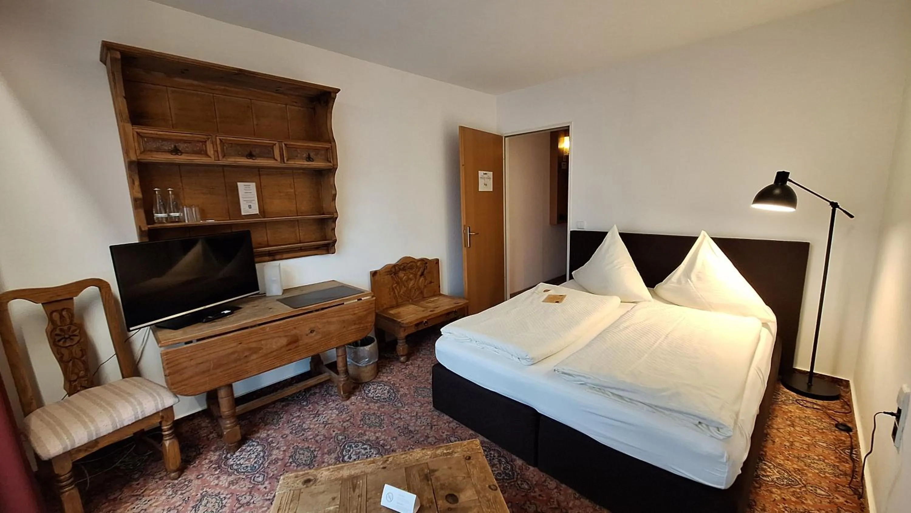 Photo of the whole room, Bed in Solitaire Hotel