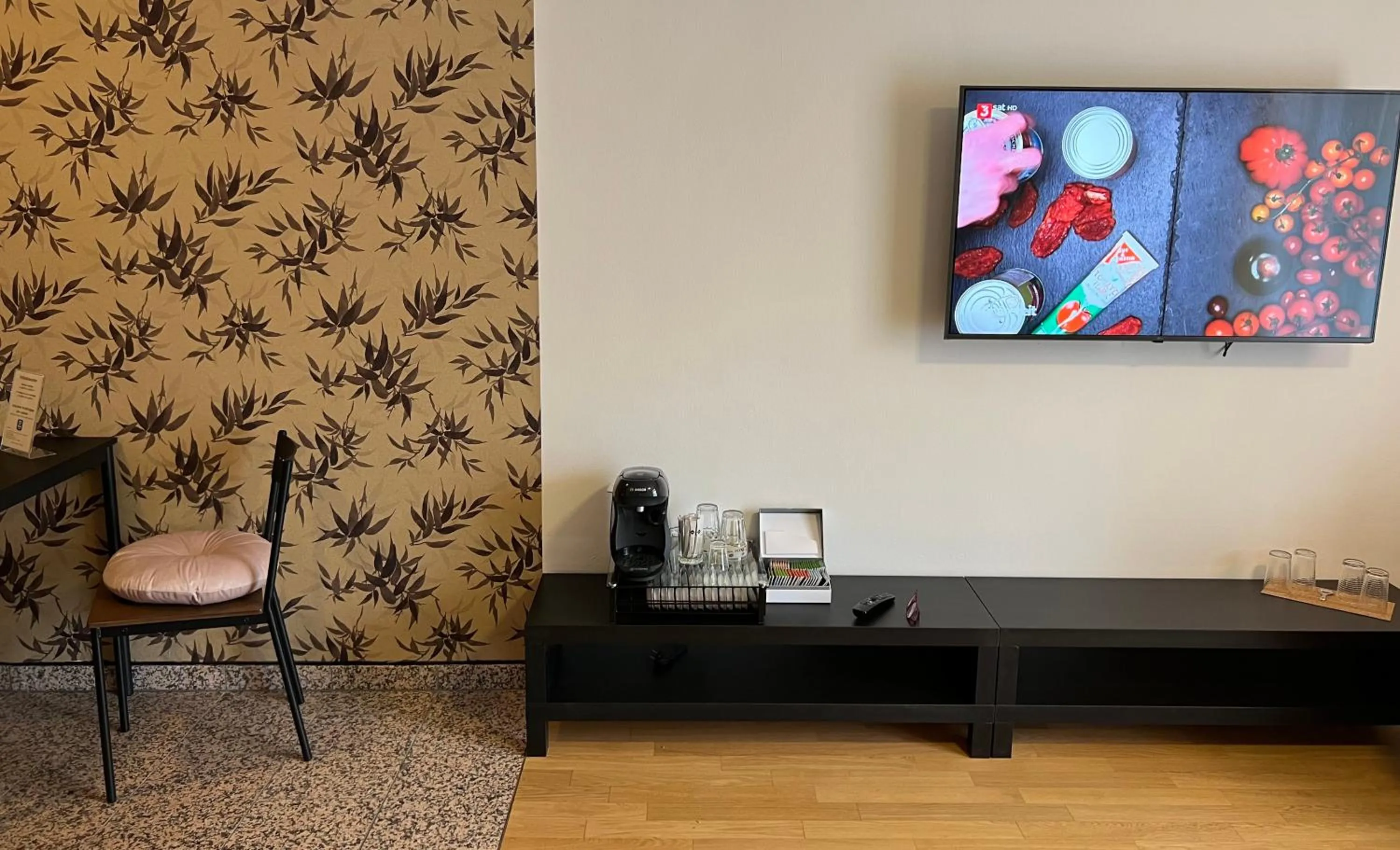 hair dresser in Solitaire Hotel