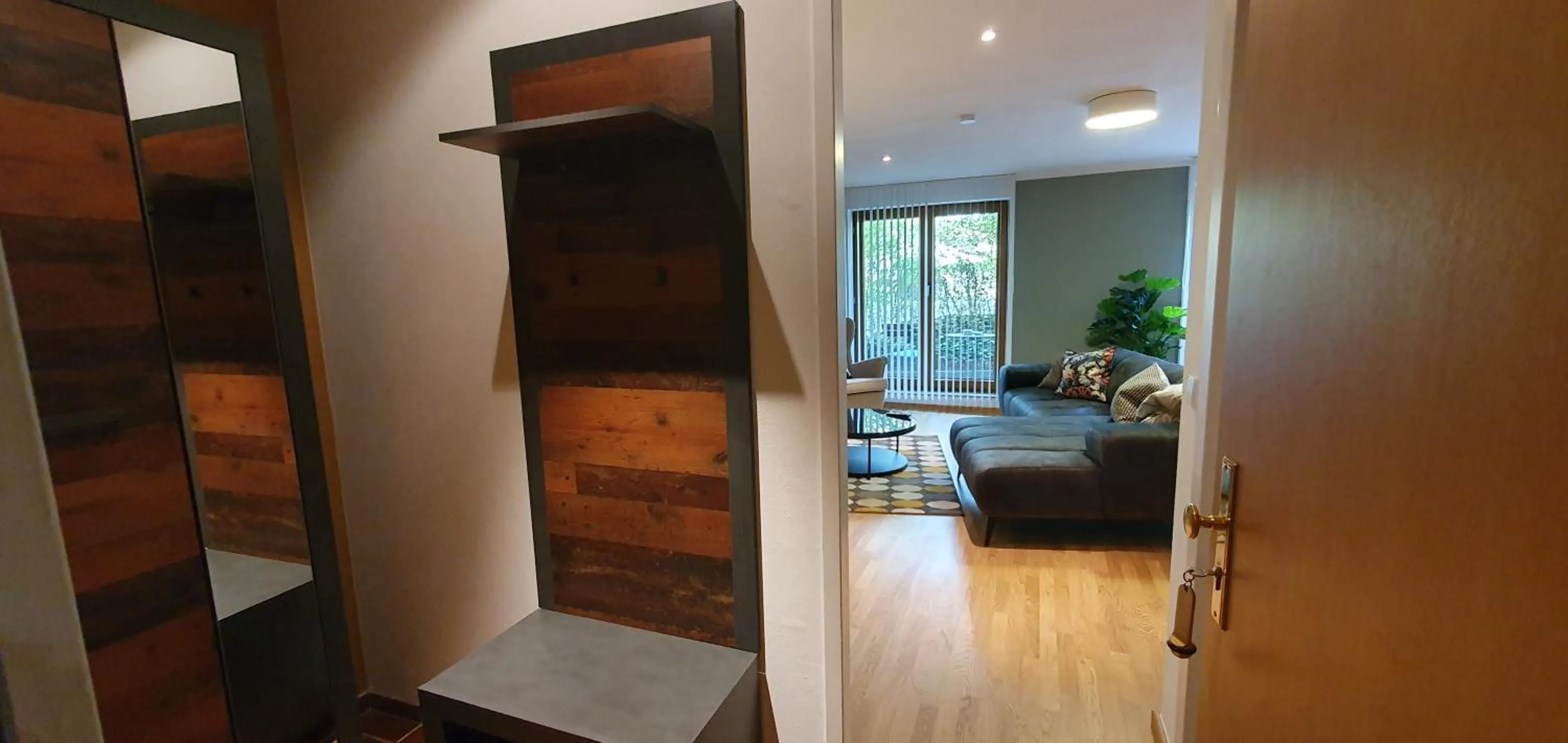 wardrobe, Bed in Solitaire Hotel
