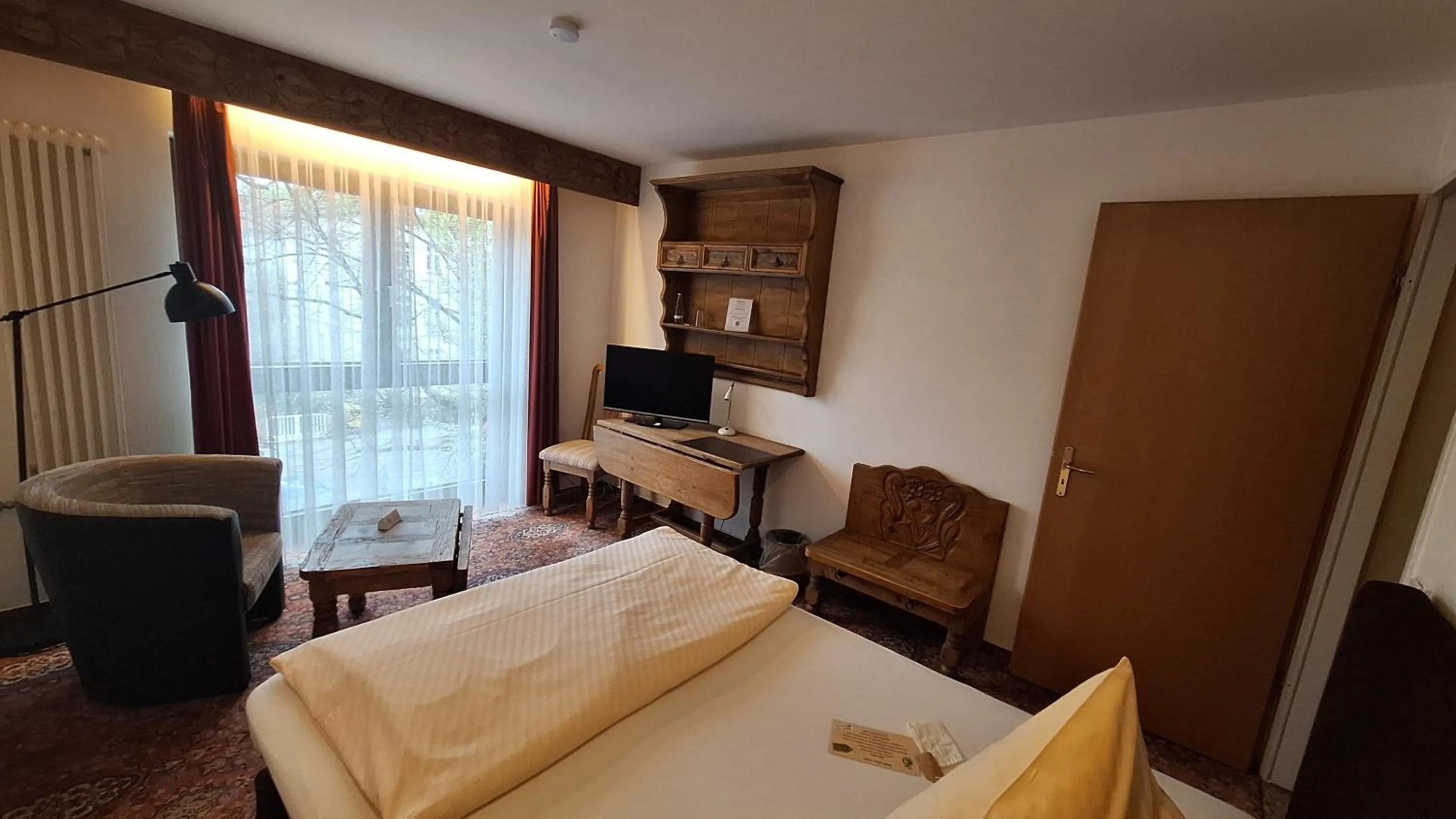 Photo of the whole room, Bed in Solitaire Hotel