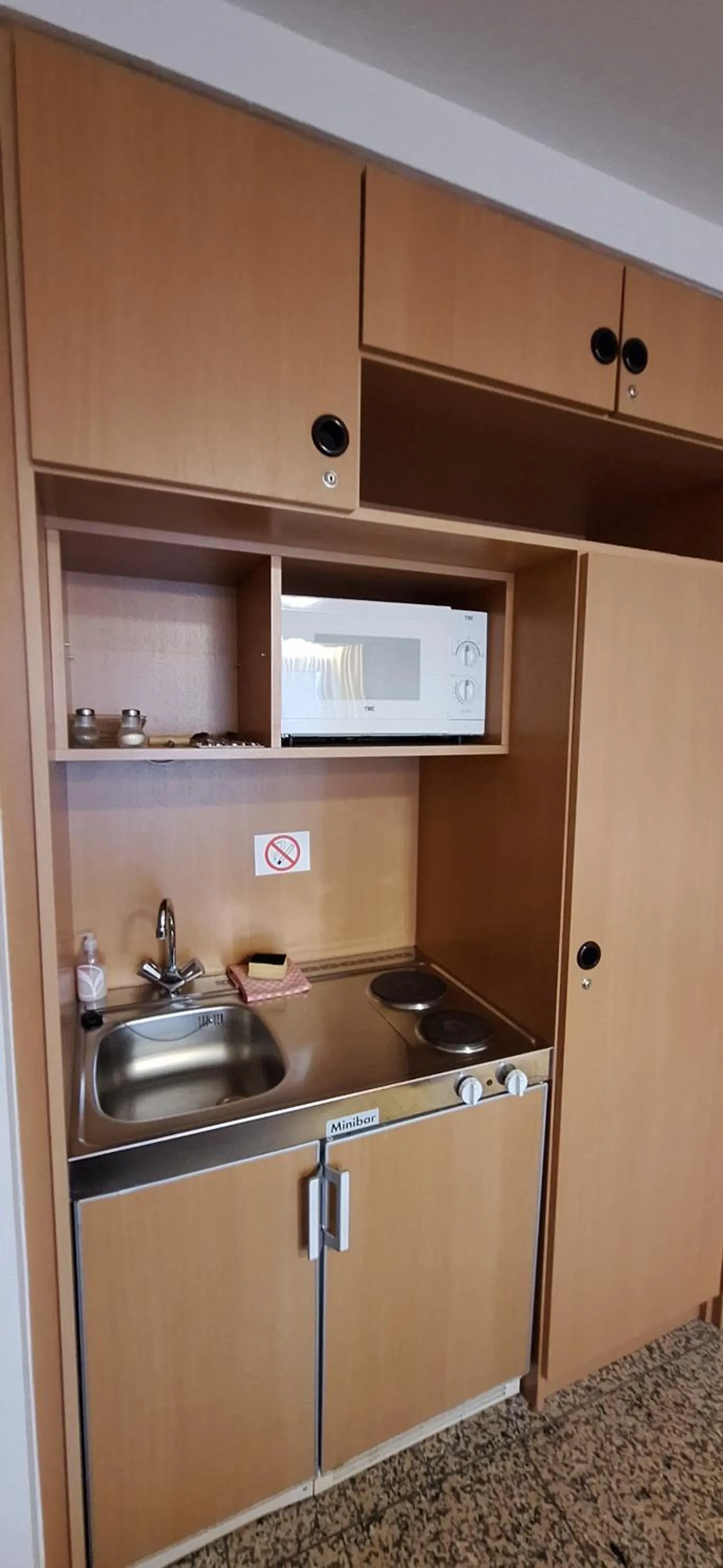 Kitchen or kitchenette in Solitaire Hotel