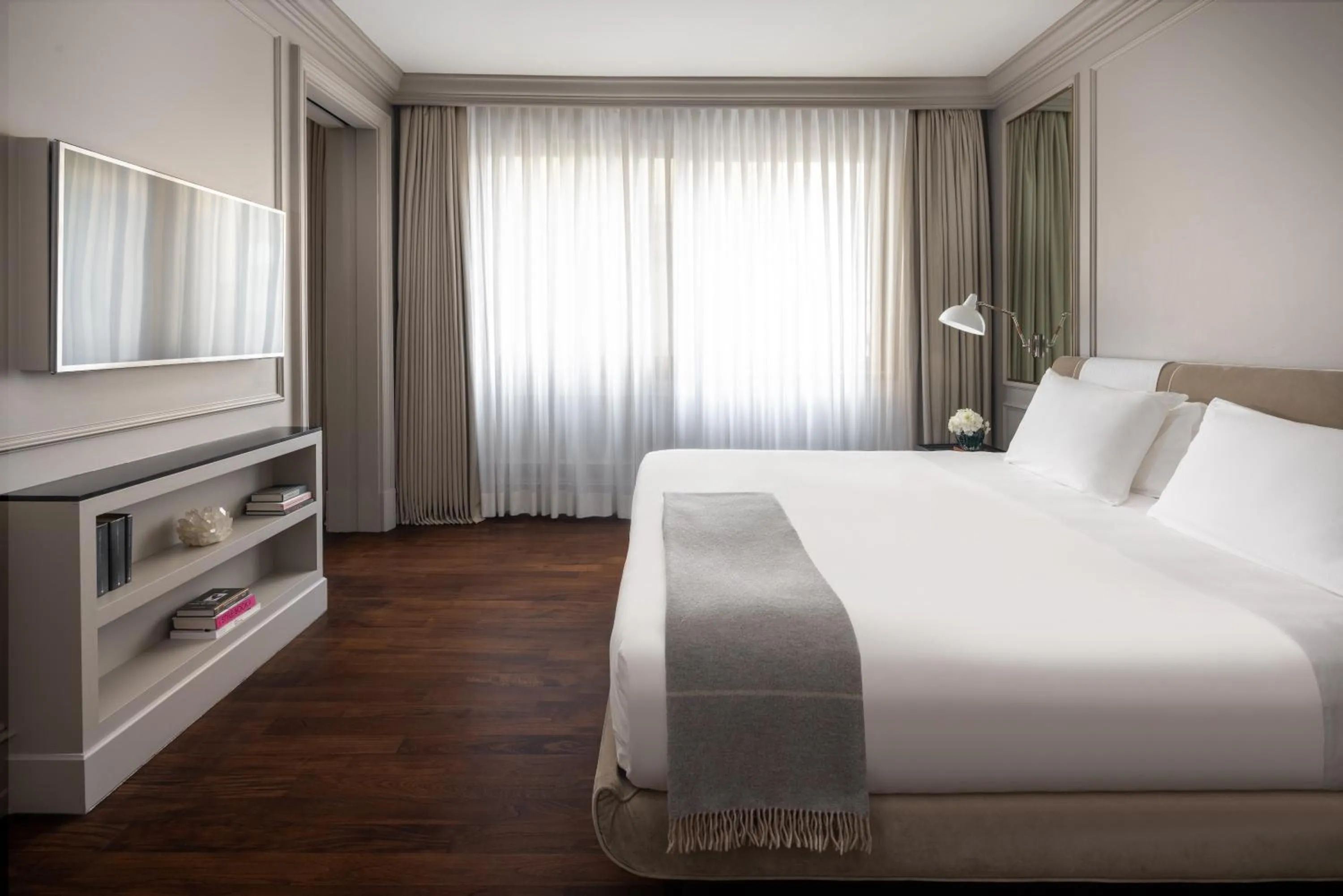 Bed in Portrait Firenze - Lungarno Collection