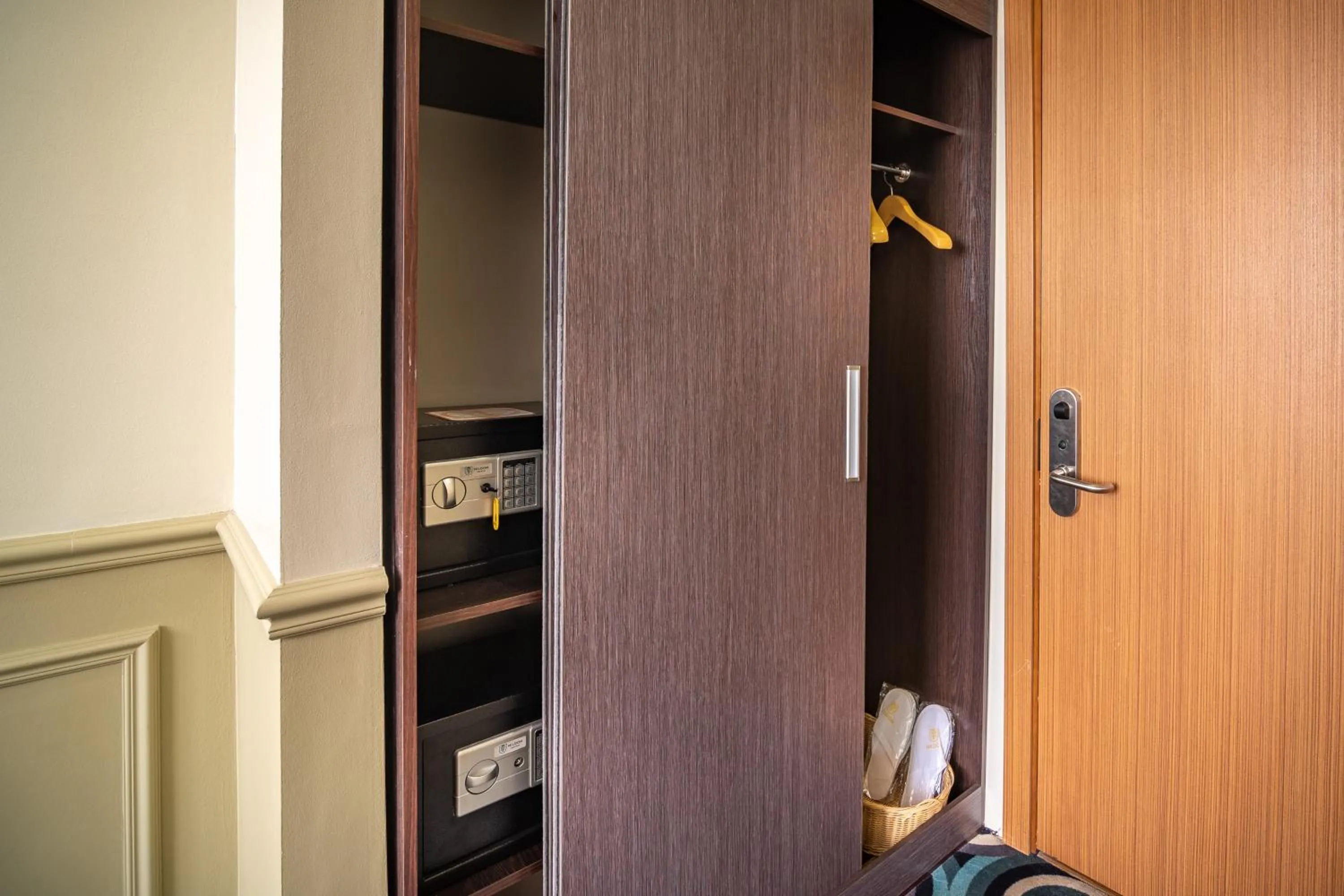 Other in Mildom Hotel