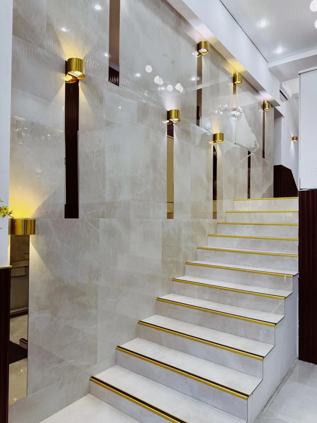 Property building in Mildom Hotel