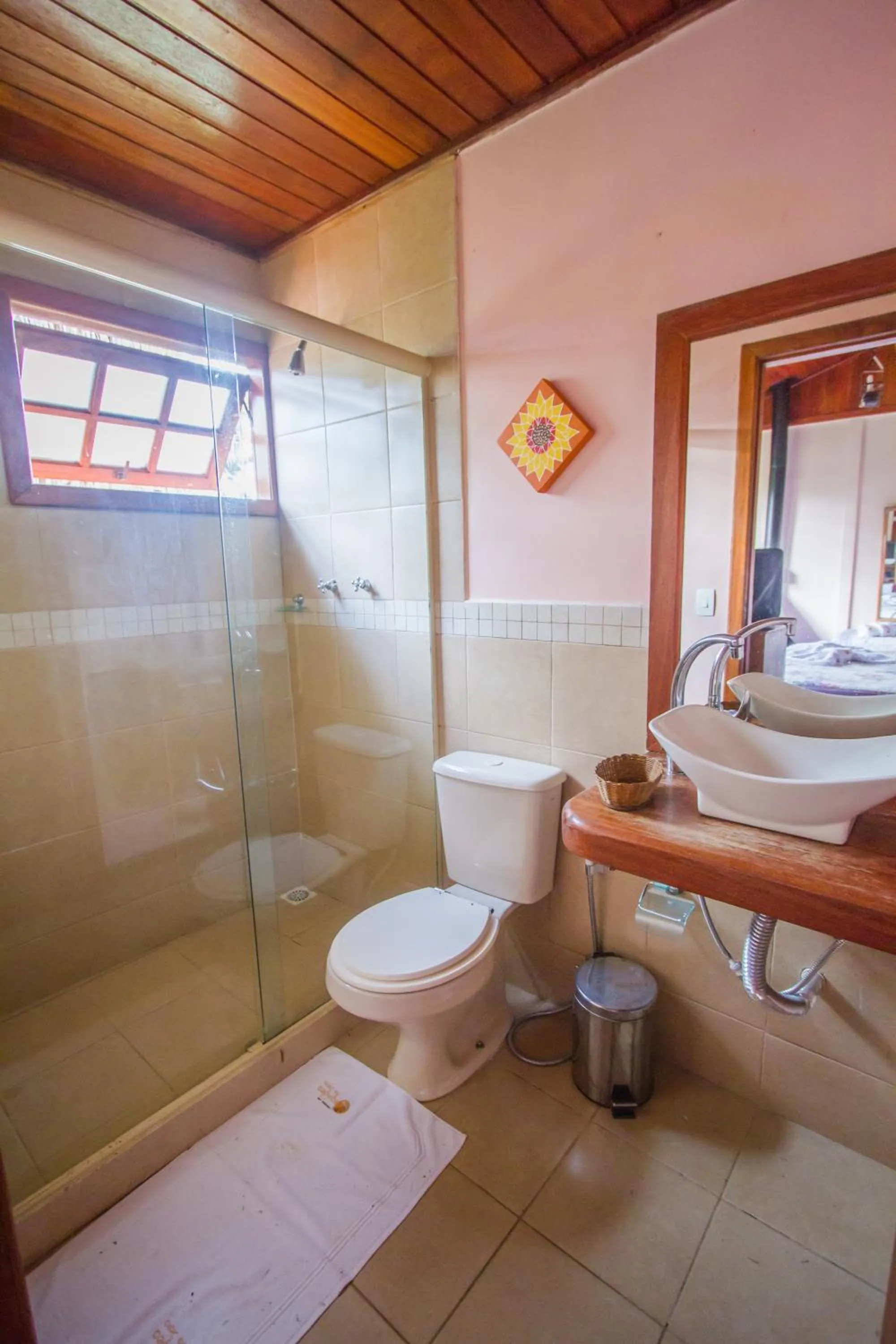 Bathroom in POUSADA APOEMA PETRÓPOLIS-Rj