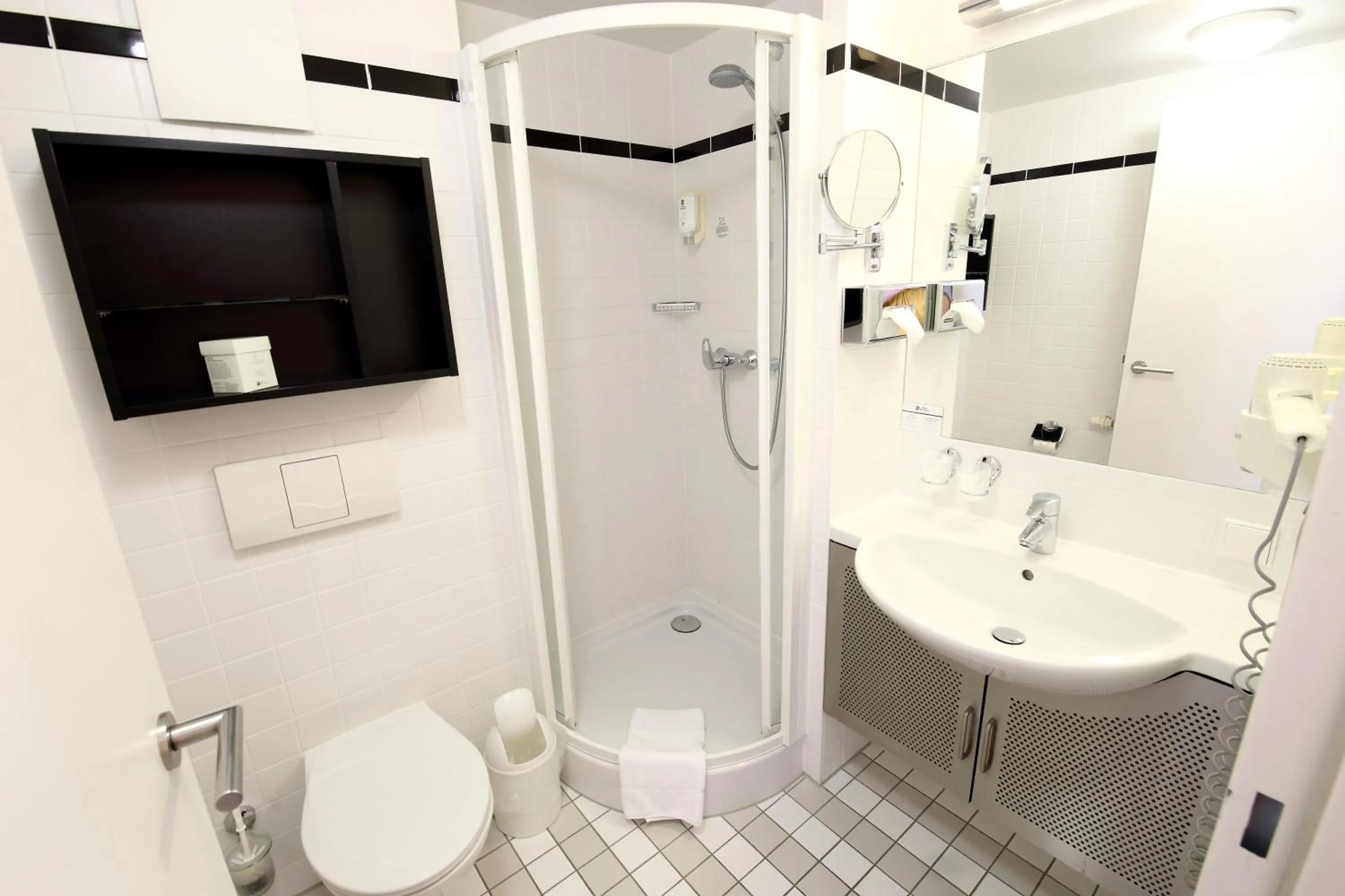 Shower in rugs Hotel am Schlosspark Lichtenwalde