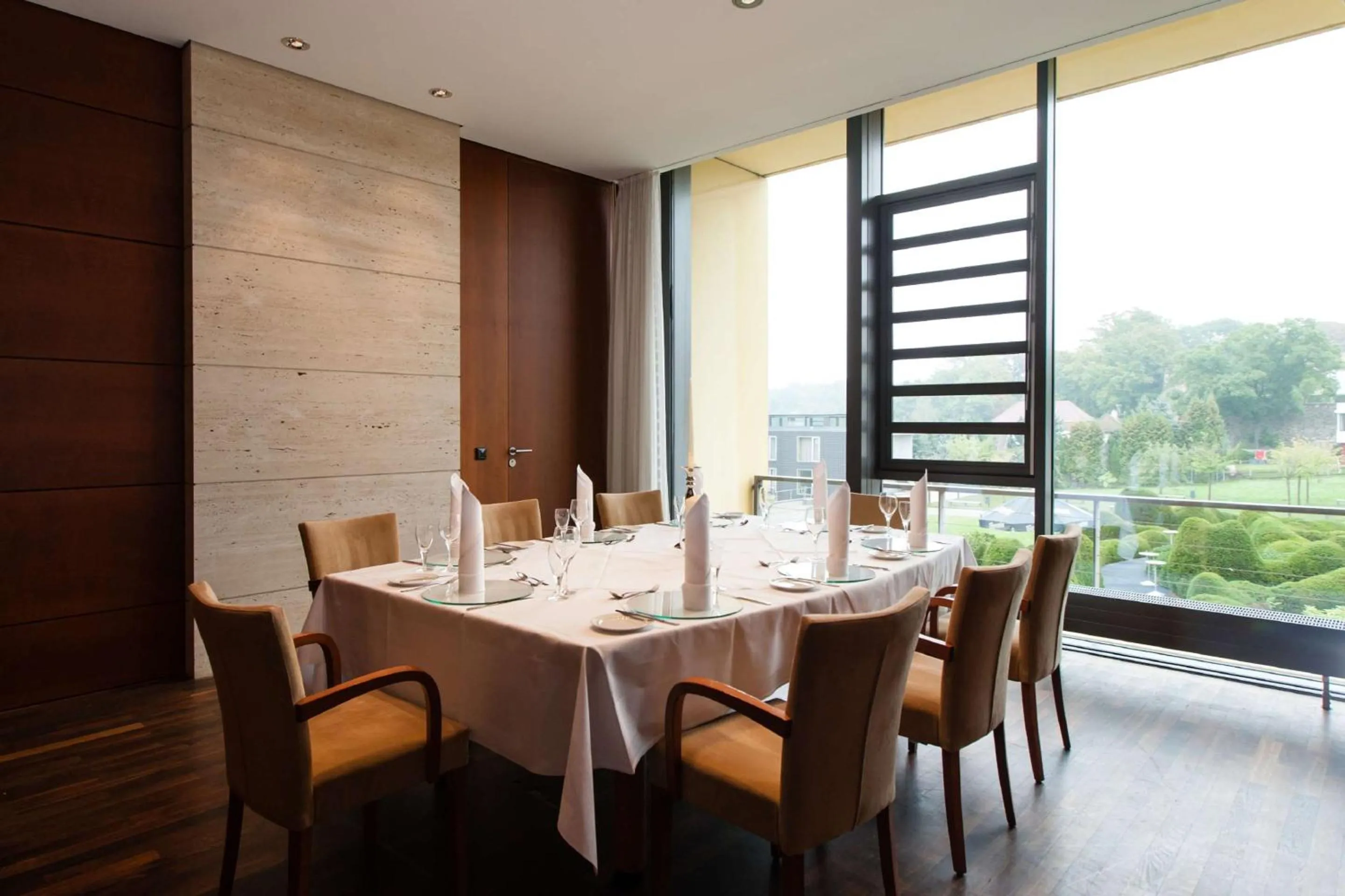 Restaurant/places to eat in rugs Hotel am Schlosspark Lichtenwalde