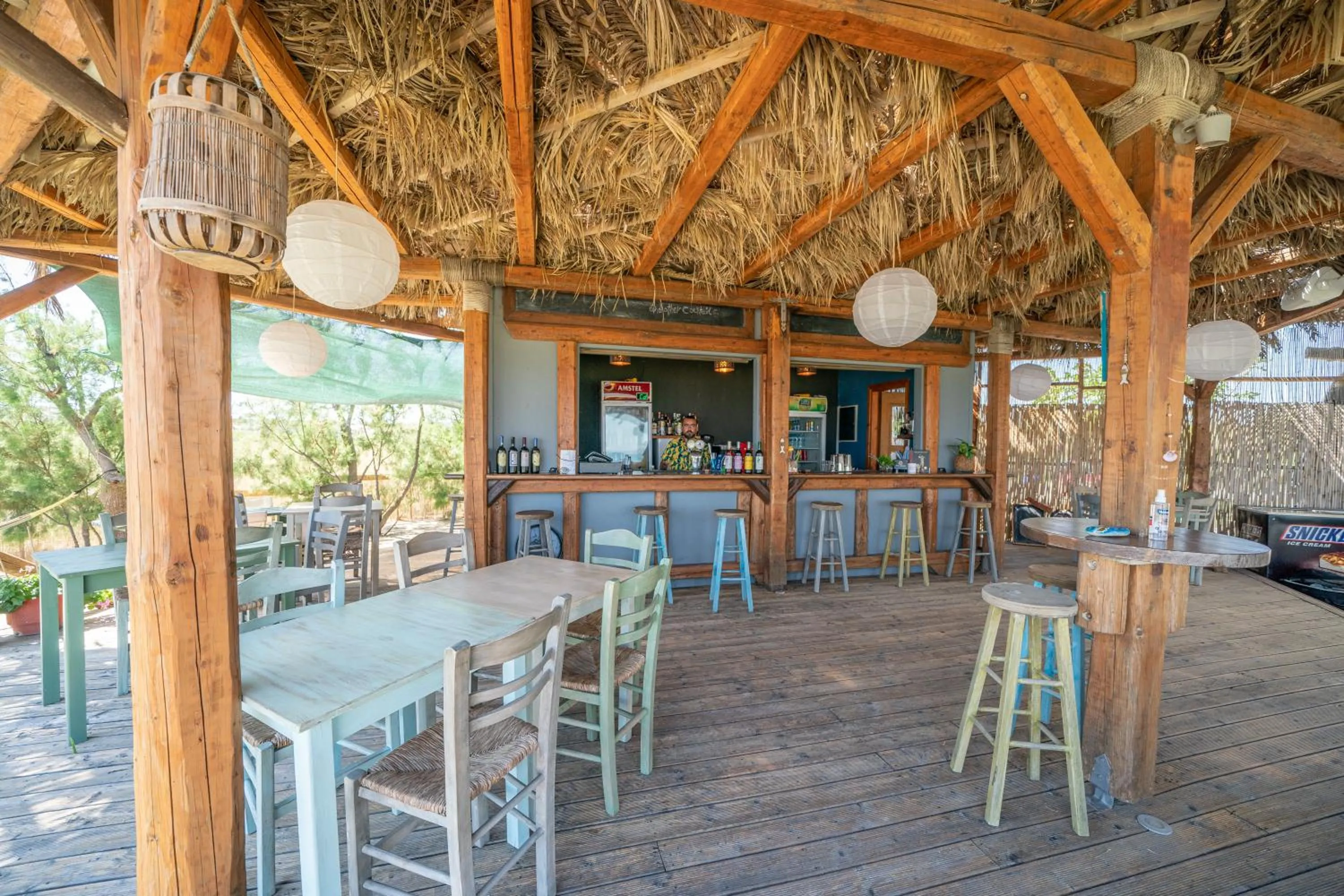 Restaurant/places to eat in Chloe Apartments