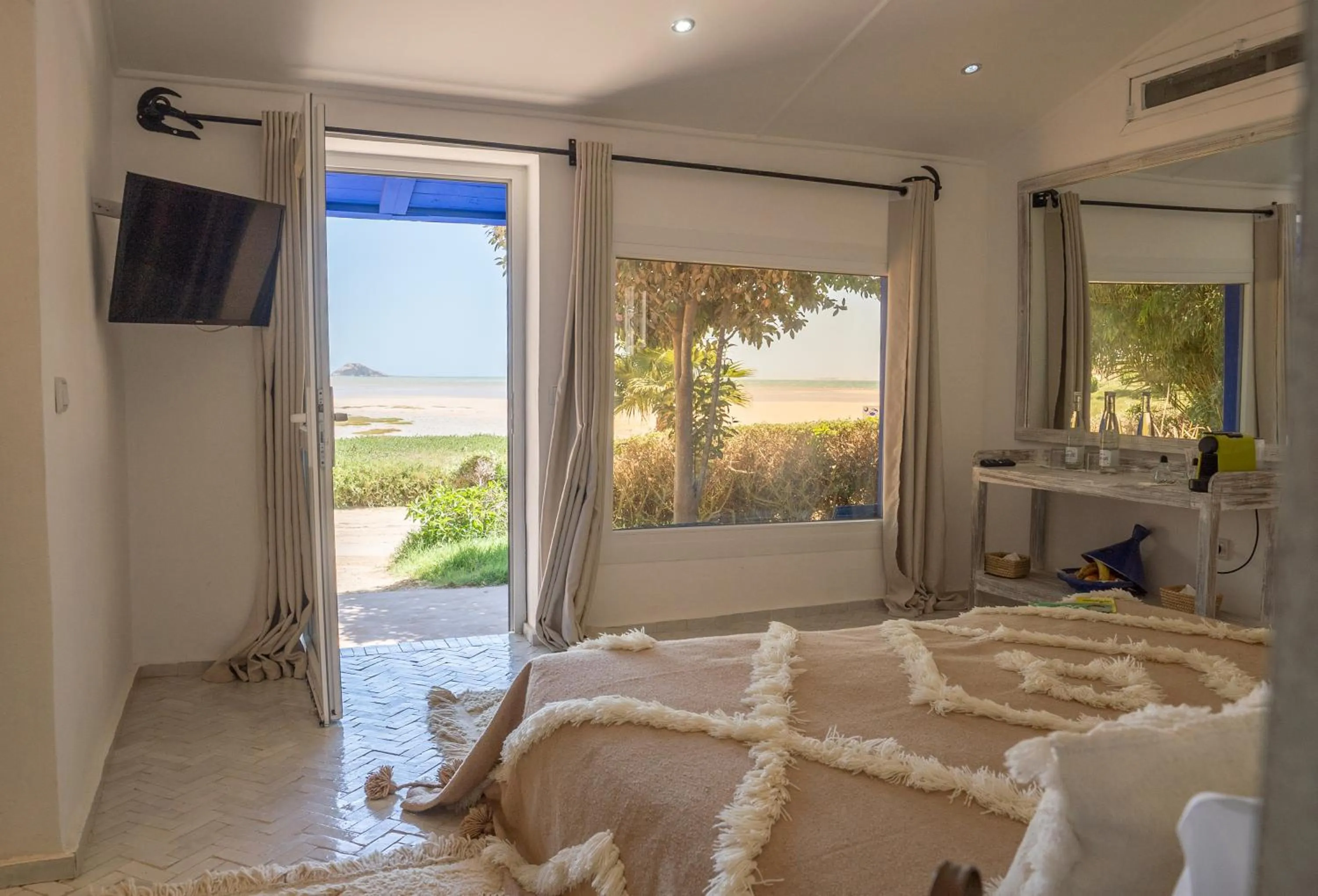 Bed in Dakhla Attitude