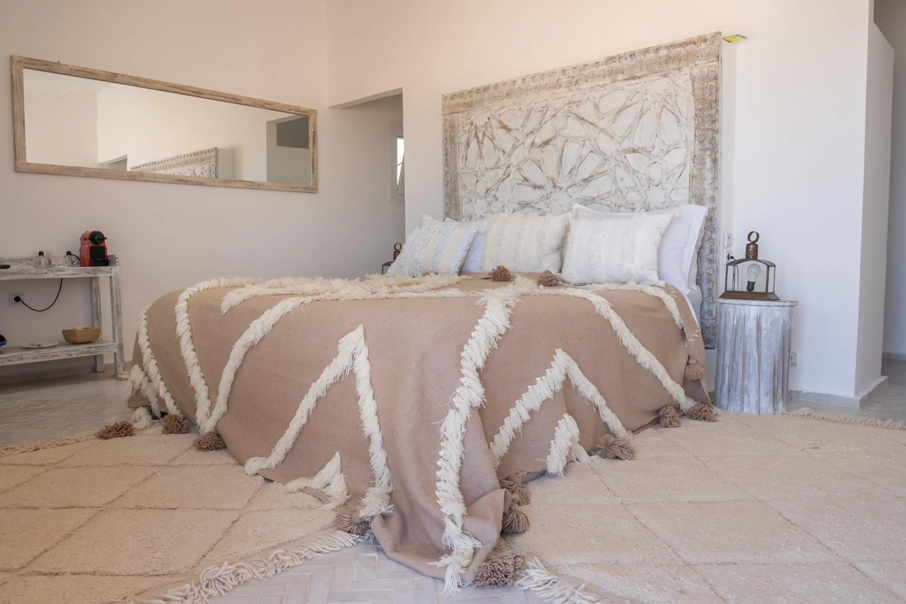 Photo of the whole room, Bed in Dakhla Attitude