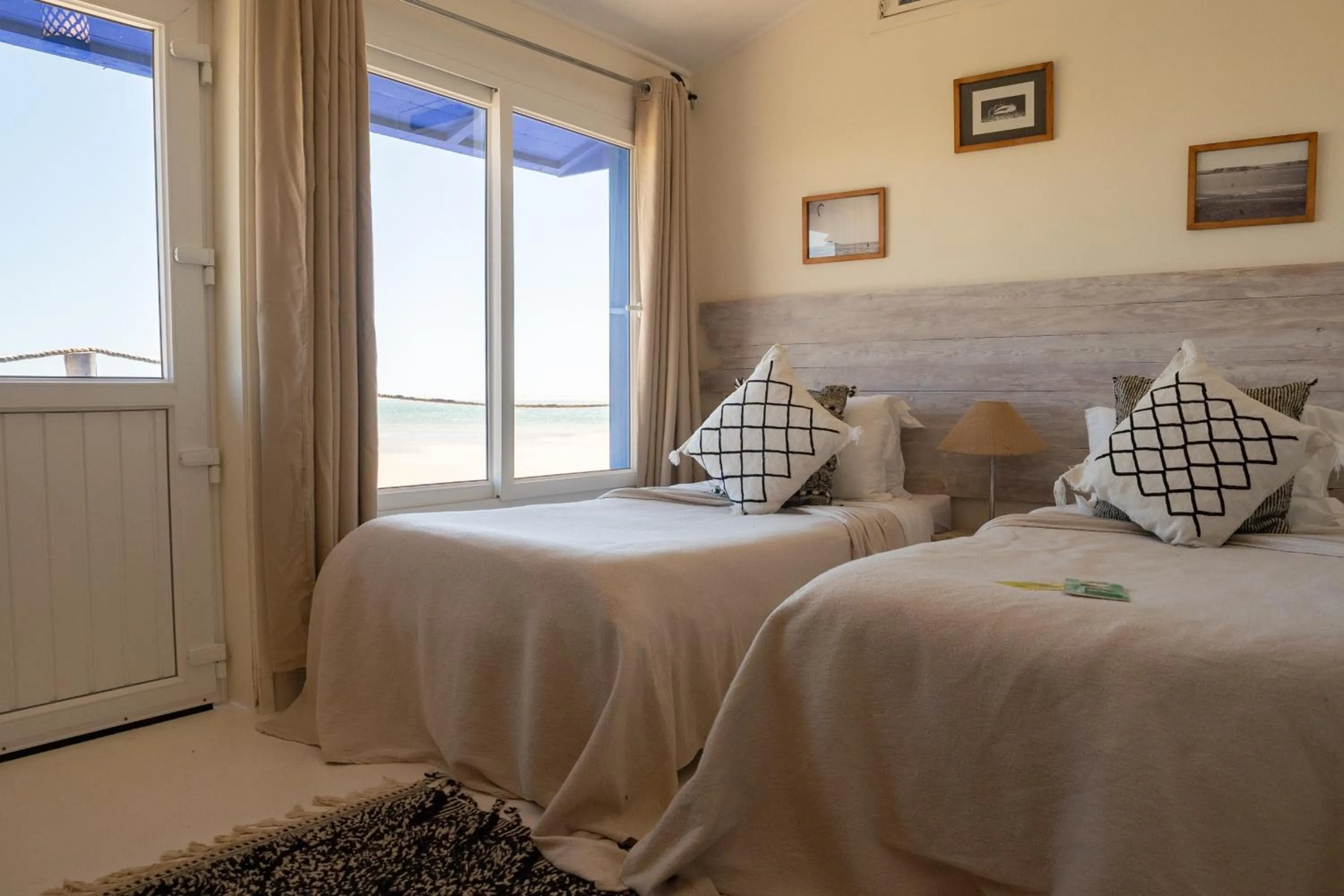 Photo of the whole room, Bed in Dakhla Attitude