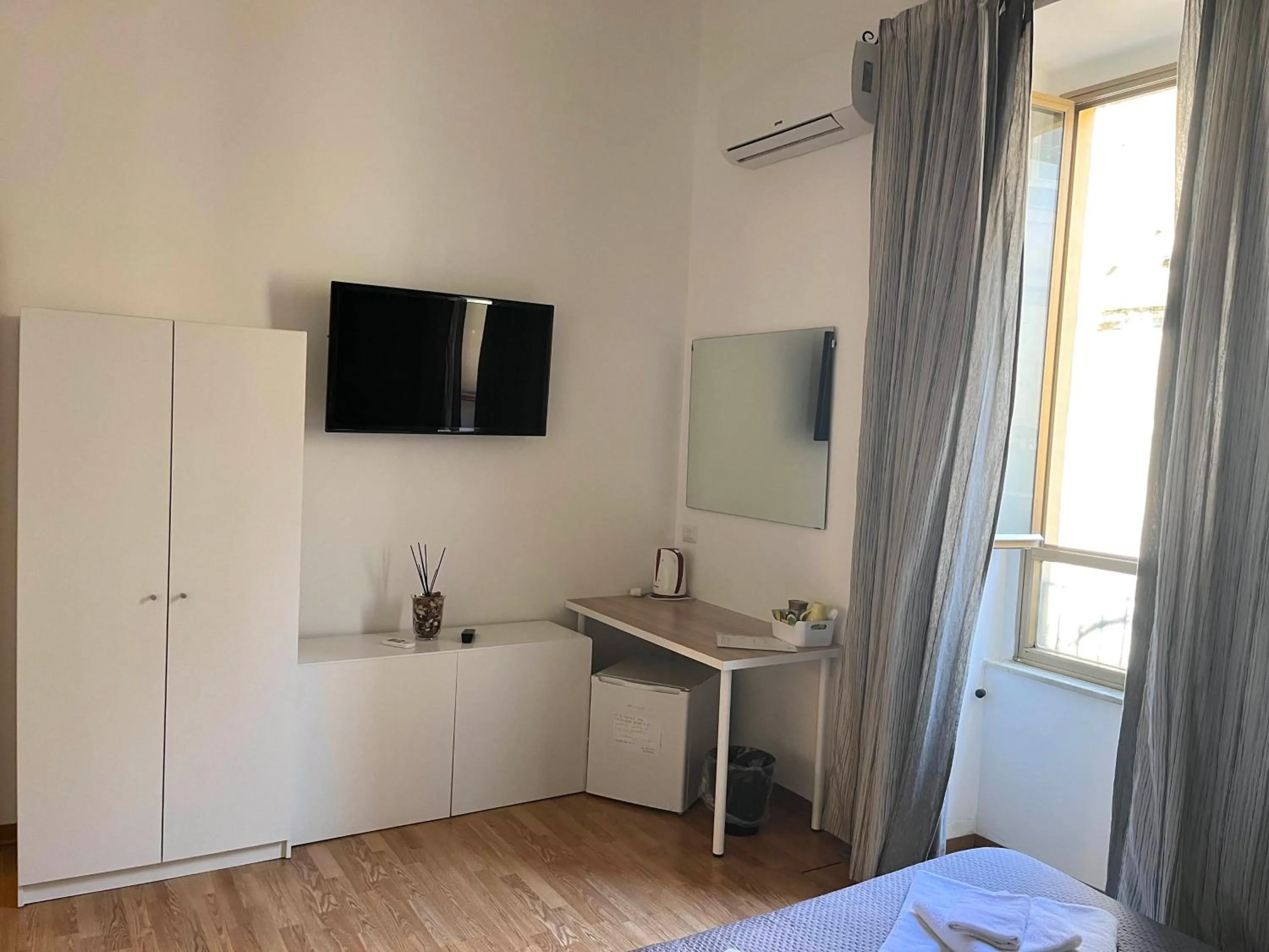 TV and multimedia, Bed in B&B I Love Naples