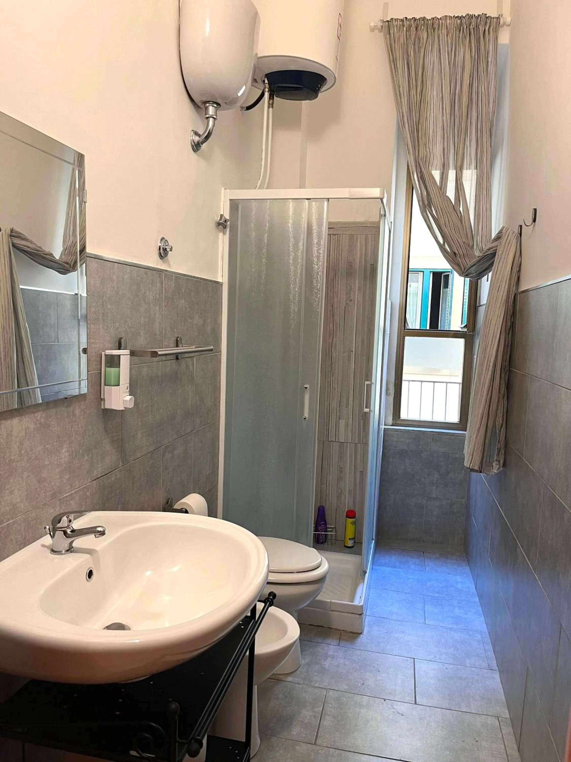 Shower in B&B I Love Naples