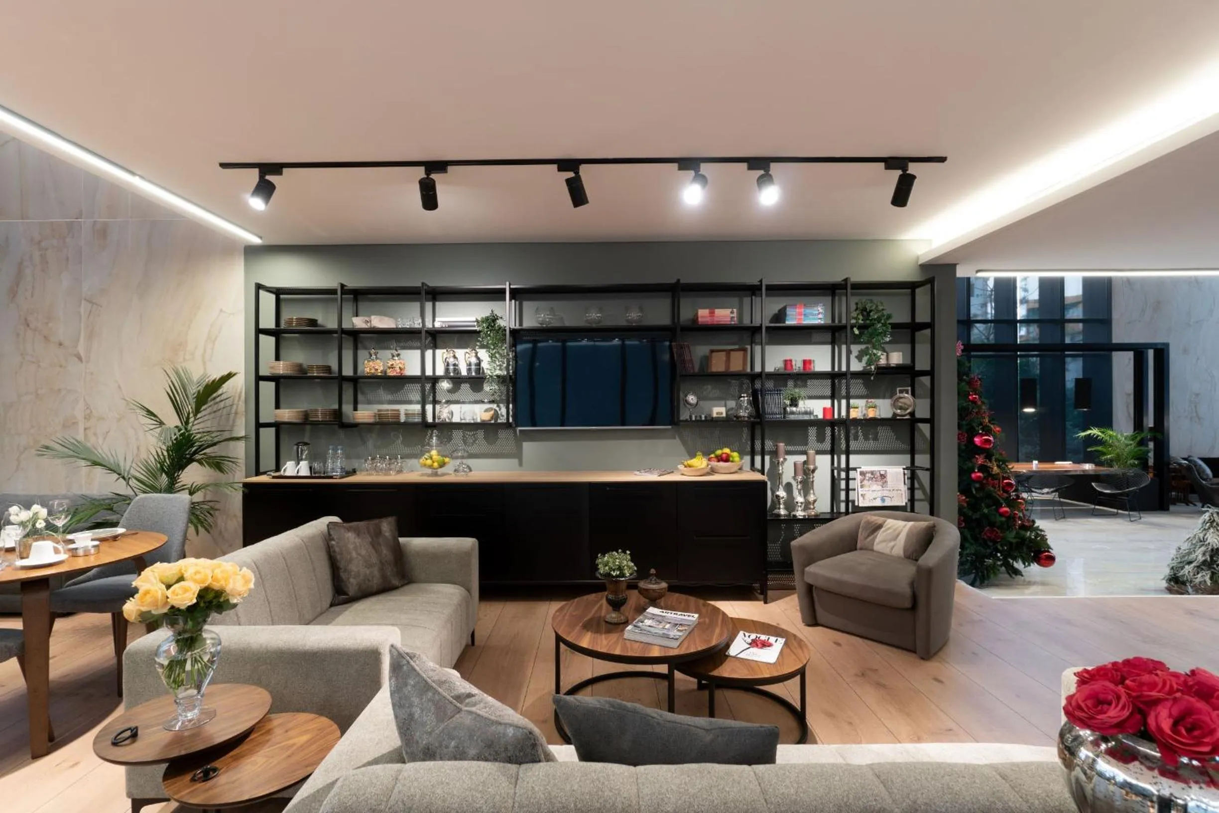 Restaurant/places to eat in VOTRE hotel