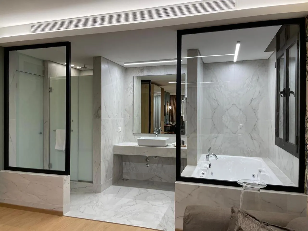 Hot Tub in VOTRE hotel