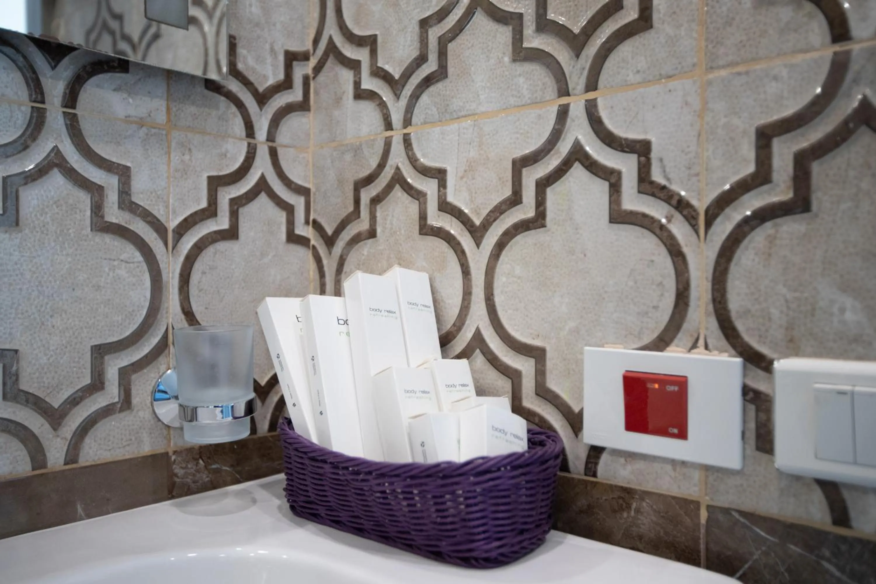 Shower in Mamlouk Pyramids Hotel