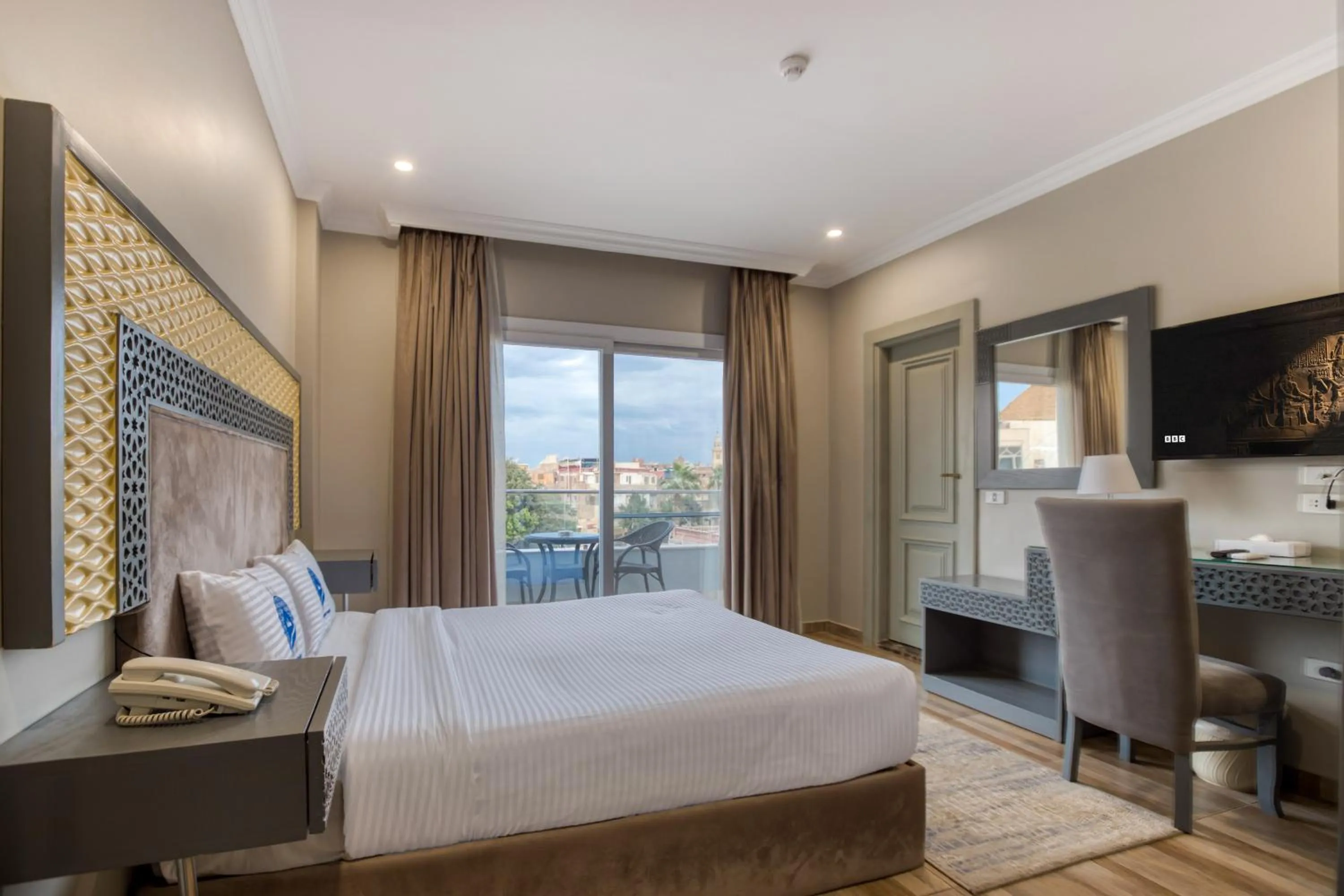 Bedroom, Bed in Mamlouk Pyramids Hotel