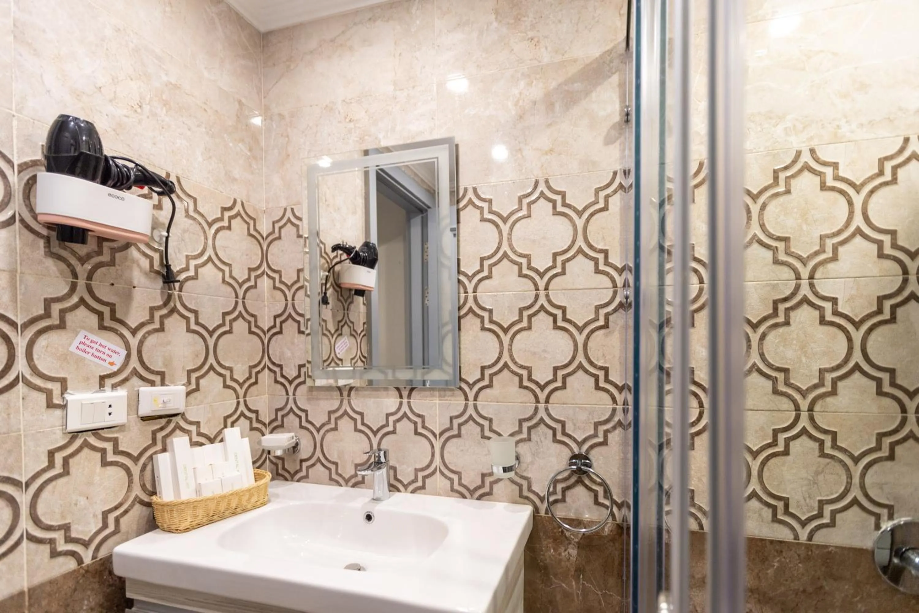 Shower in Mamlouk Pyramids Hotel