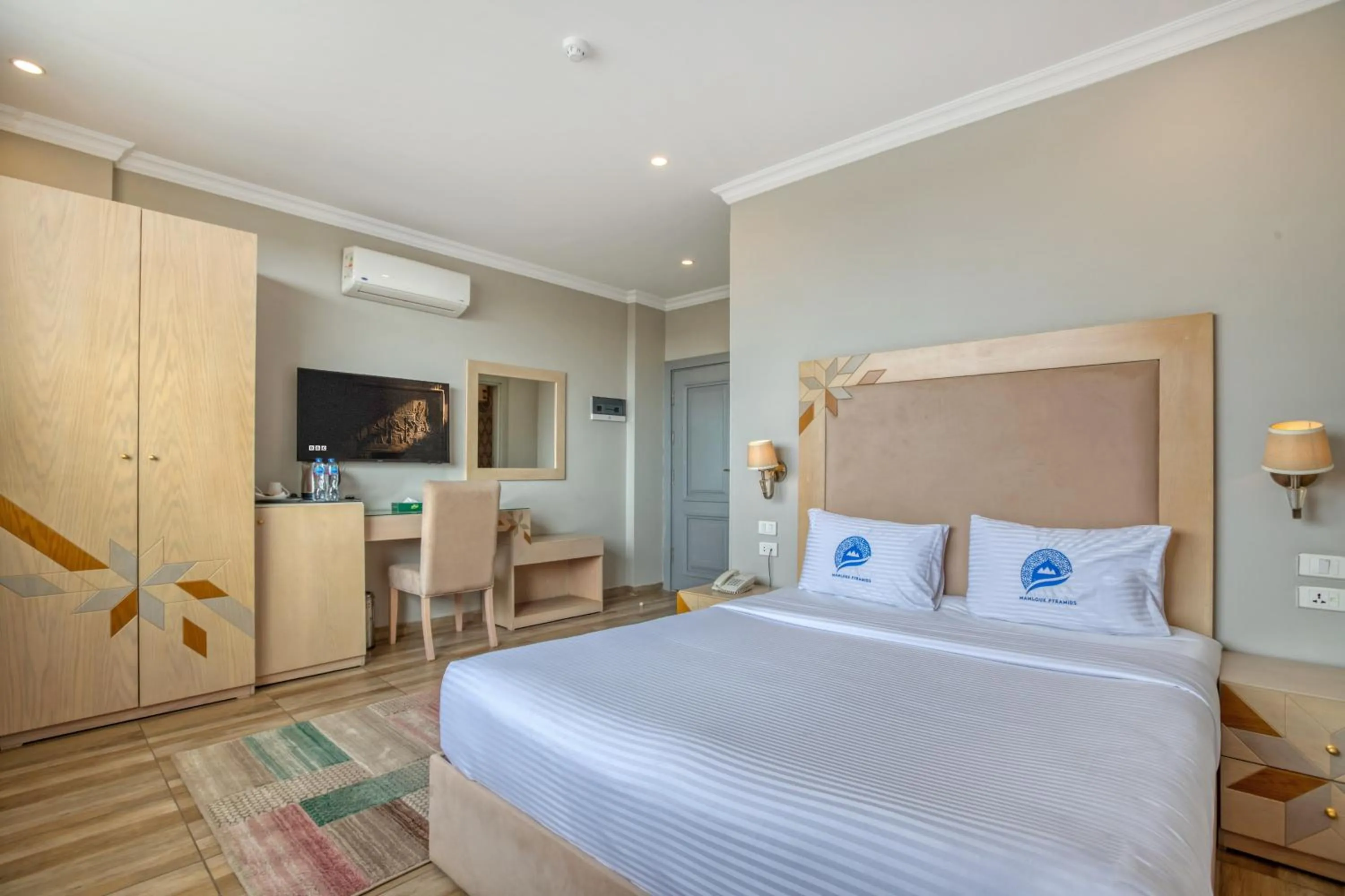 Bedroom, Bed in Mamlouk Pyramids Hotel