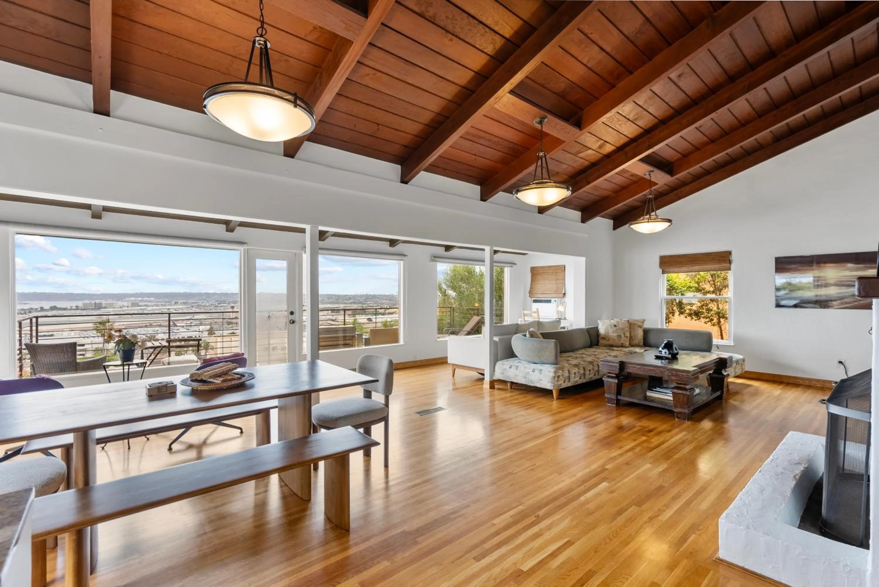 26' SUNDECK OCEAN Panoramic VIEWS with AC Fast WiFi -902Mbps