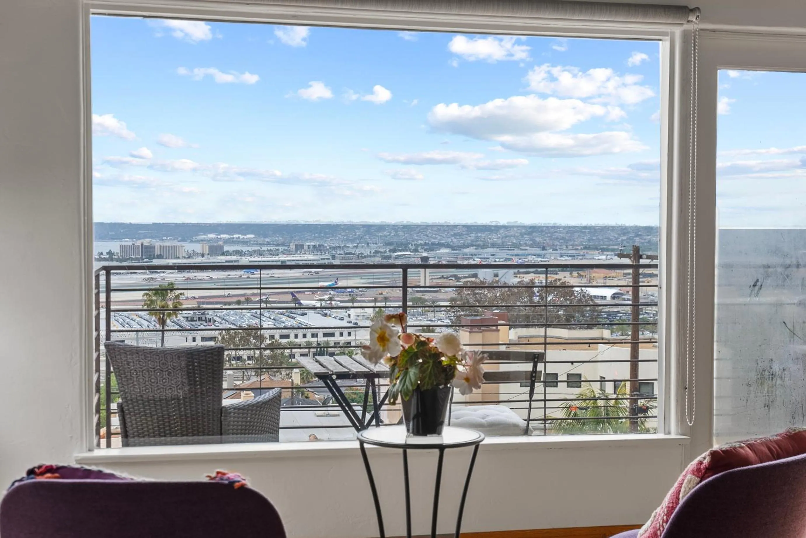 26' SUNDECK OCEAN Panoramic VIEWS with AC Fast WiFi -902Mbps