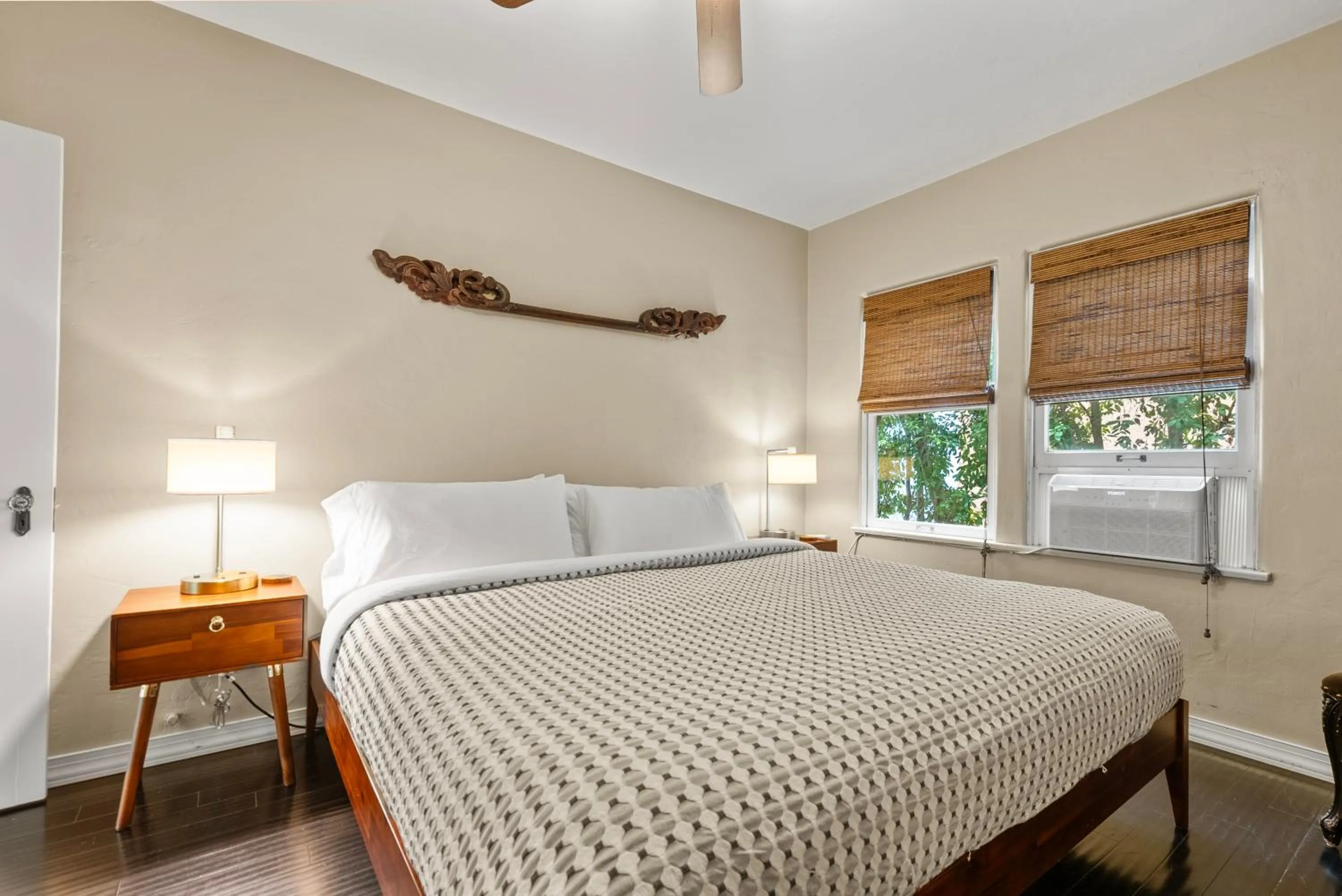 Bed in 26' SUNDECK OCEAN Panoramic VIEWS with AC Fast WiFi -902Mbps