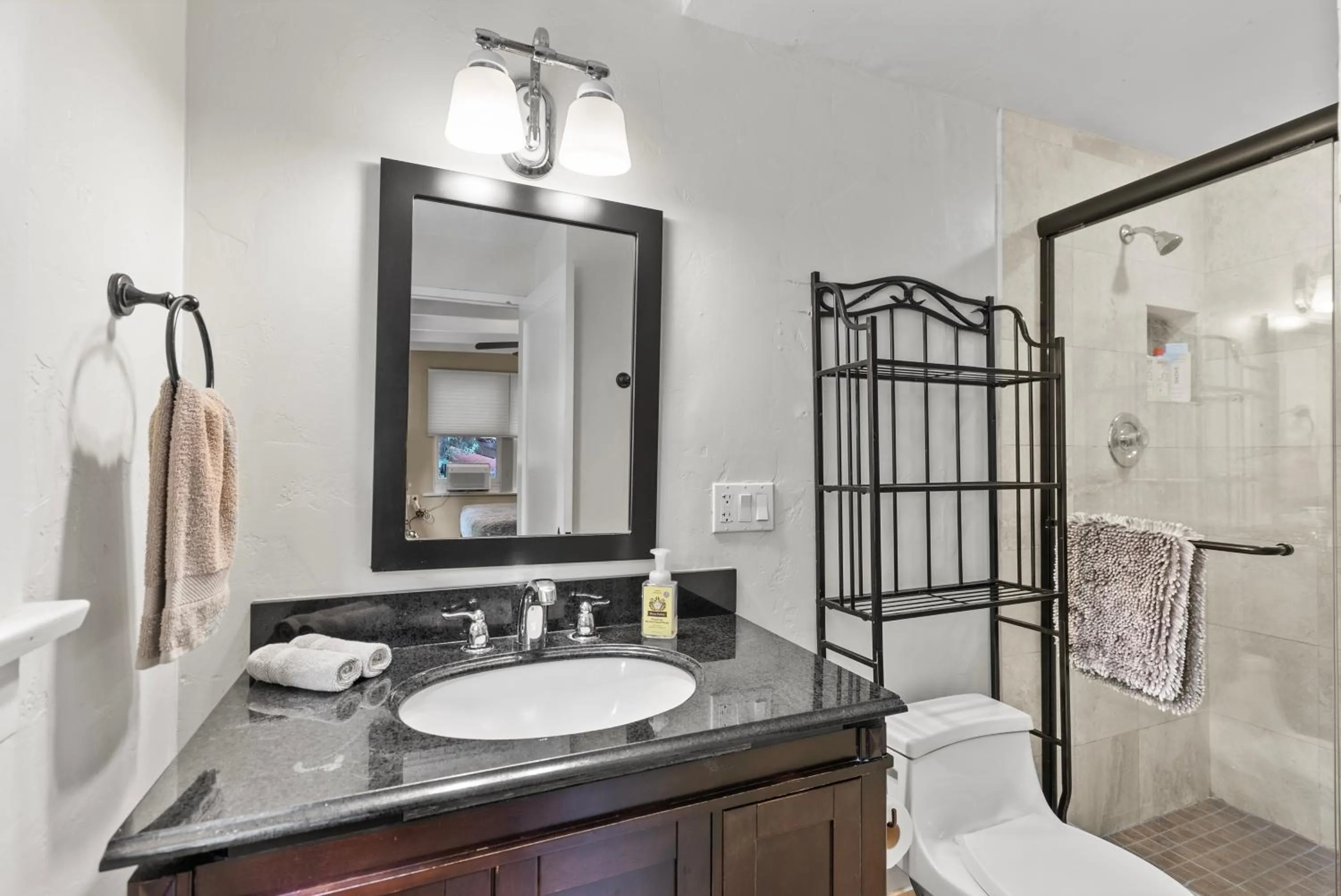 26' SUNDECK OCEAN Panoramic VIEWS with AC Fast WiFi -902Mbps