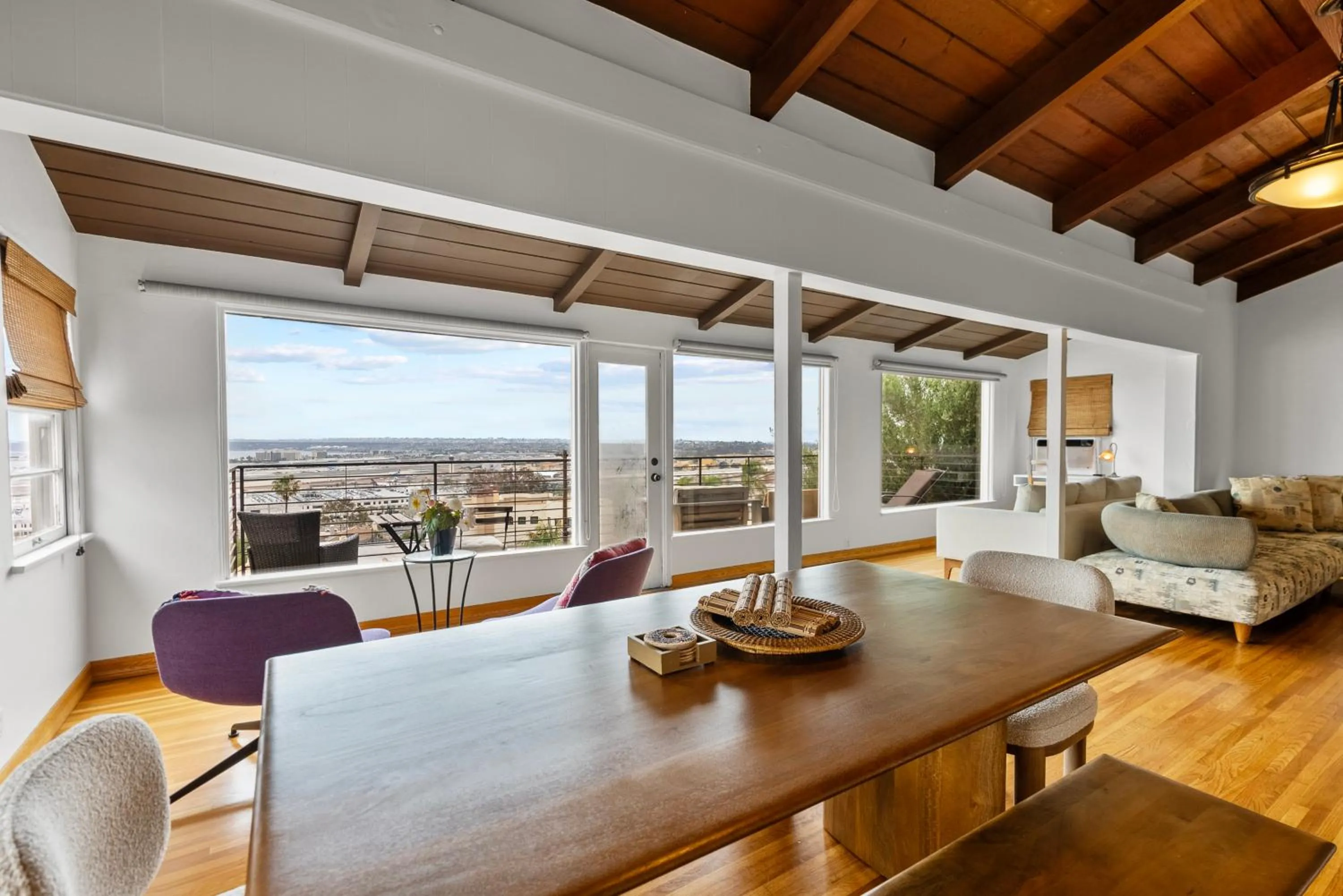 26' SUNDECK OCEAN Panoramic VIEWS with AC Fast WiFi -902Mbps