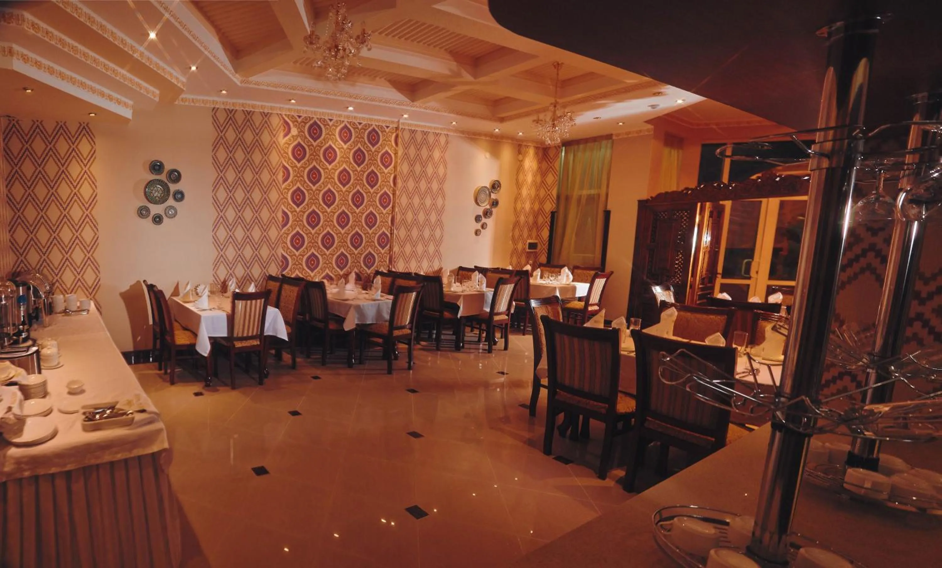 Restaurant/places to eat in Mixt Royal Palace