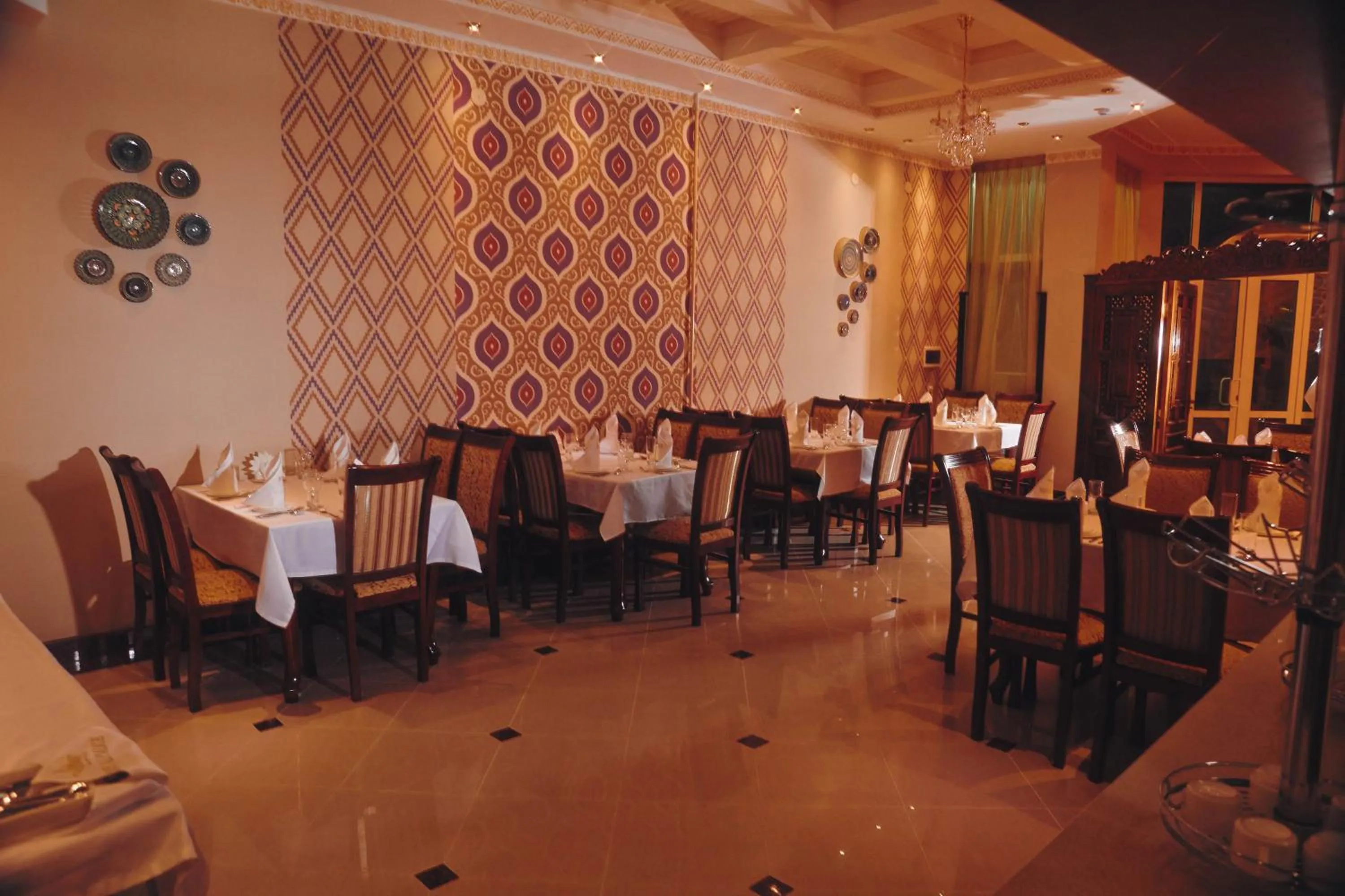 Restaurant/places to eat in Mixt Royal Palace