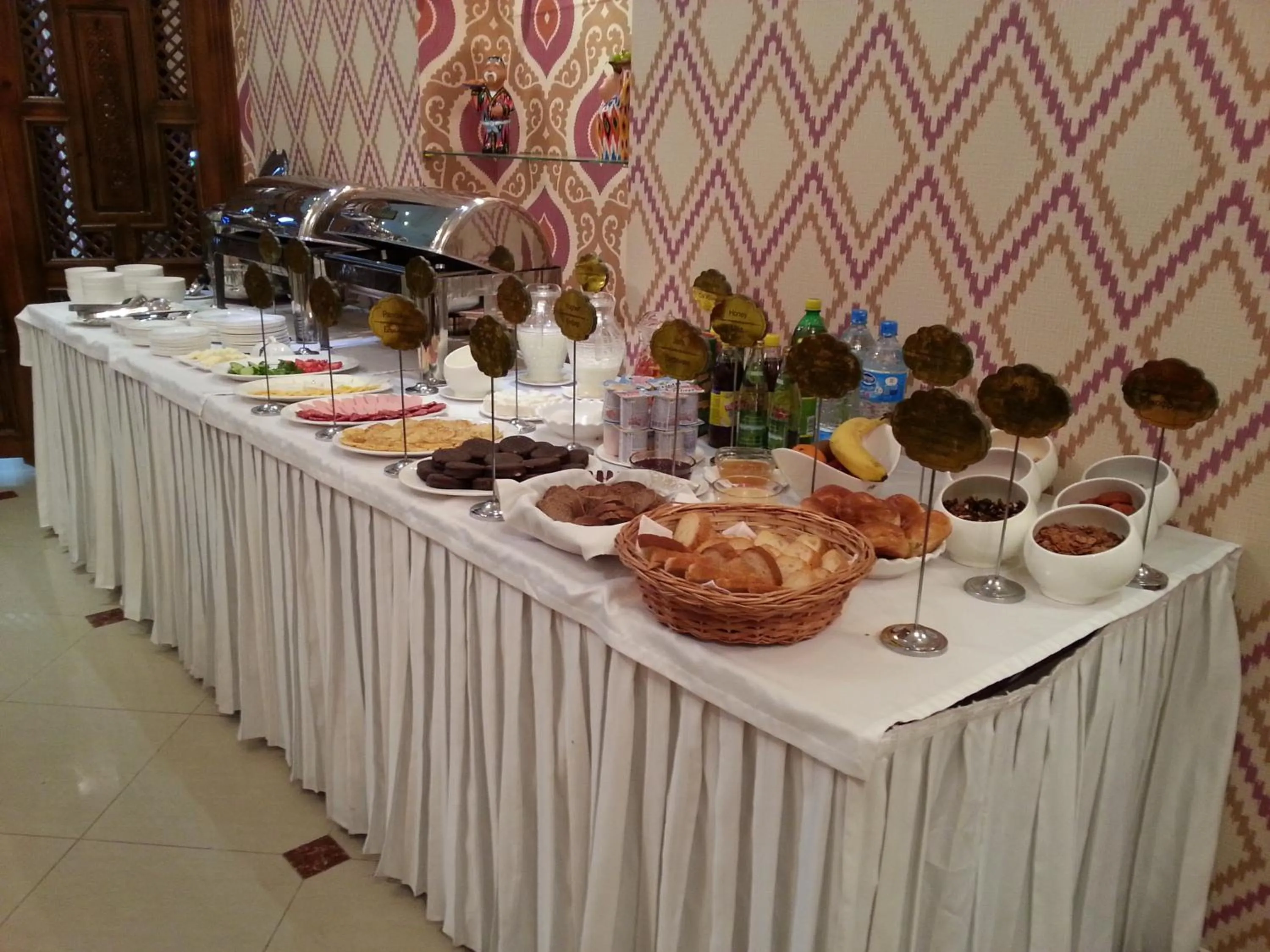 Restaurant/places to eat in Mixt Royal Palace