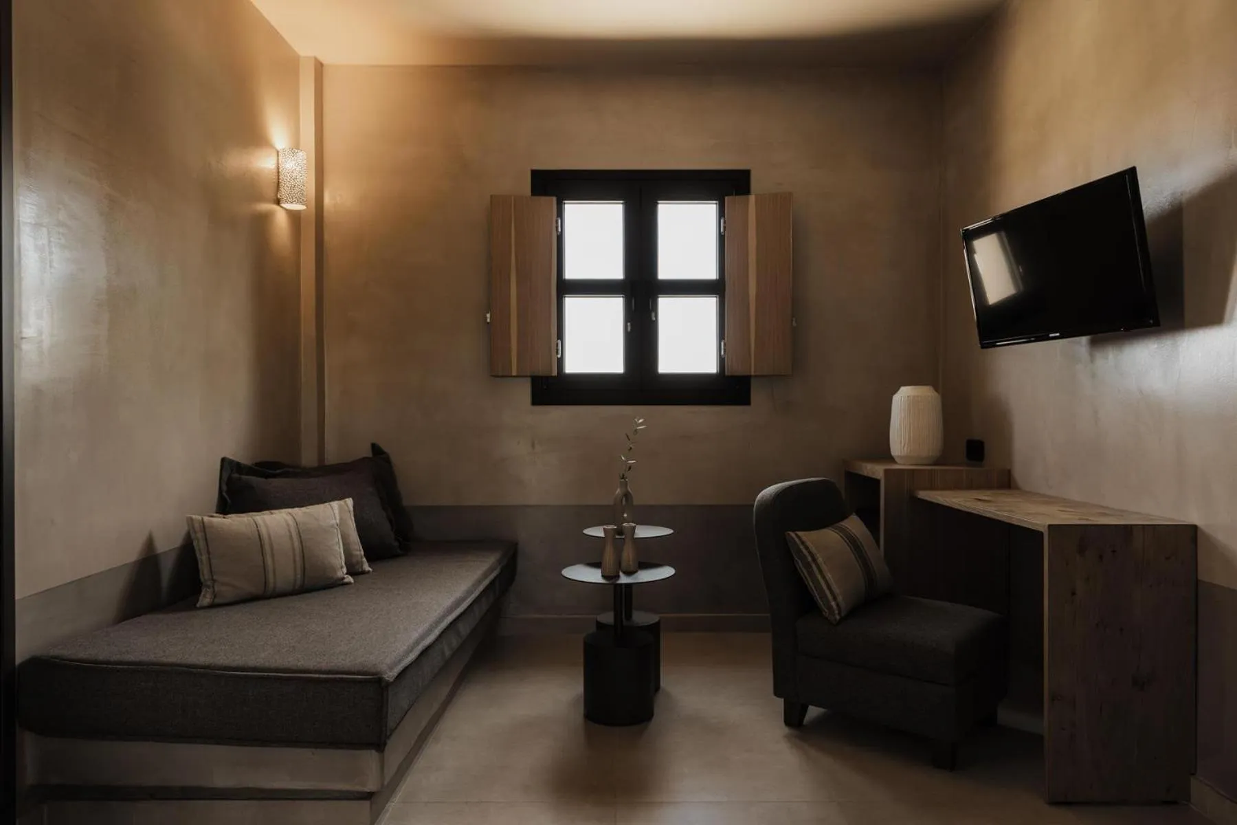 Living room, Bed in Momi Slow Living Hotel