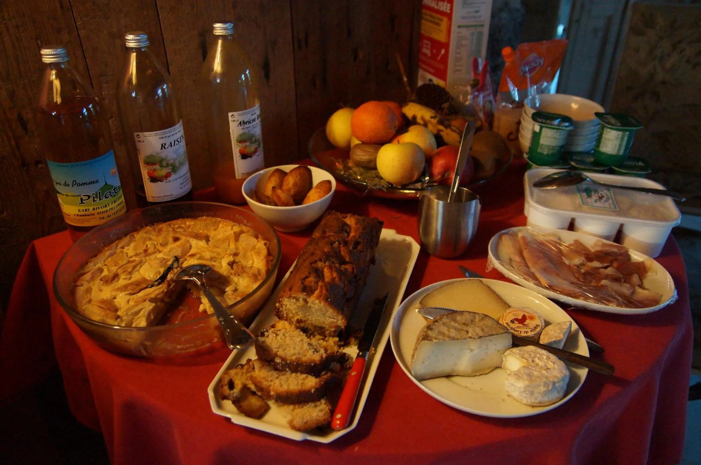 Buffet breakfast in Le Grand Noë