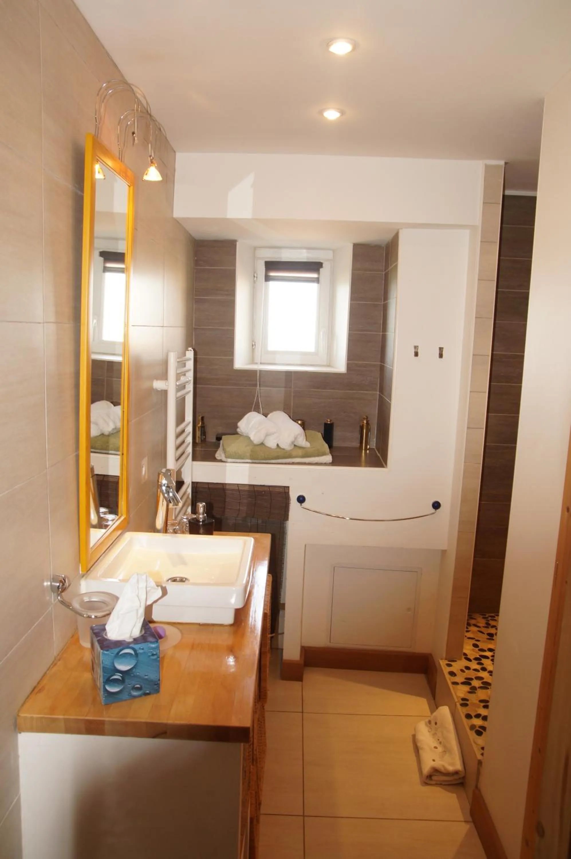 Shower in Le Grand Noë