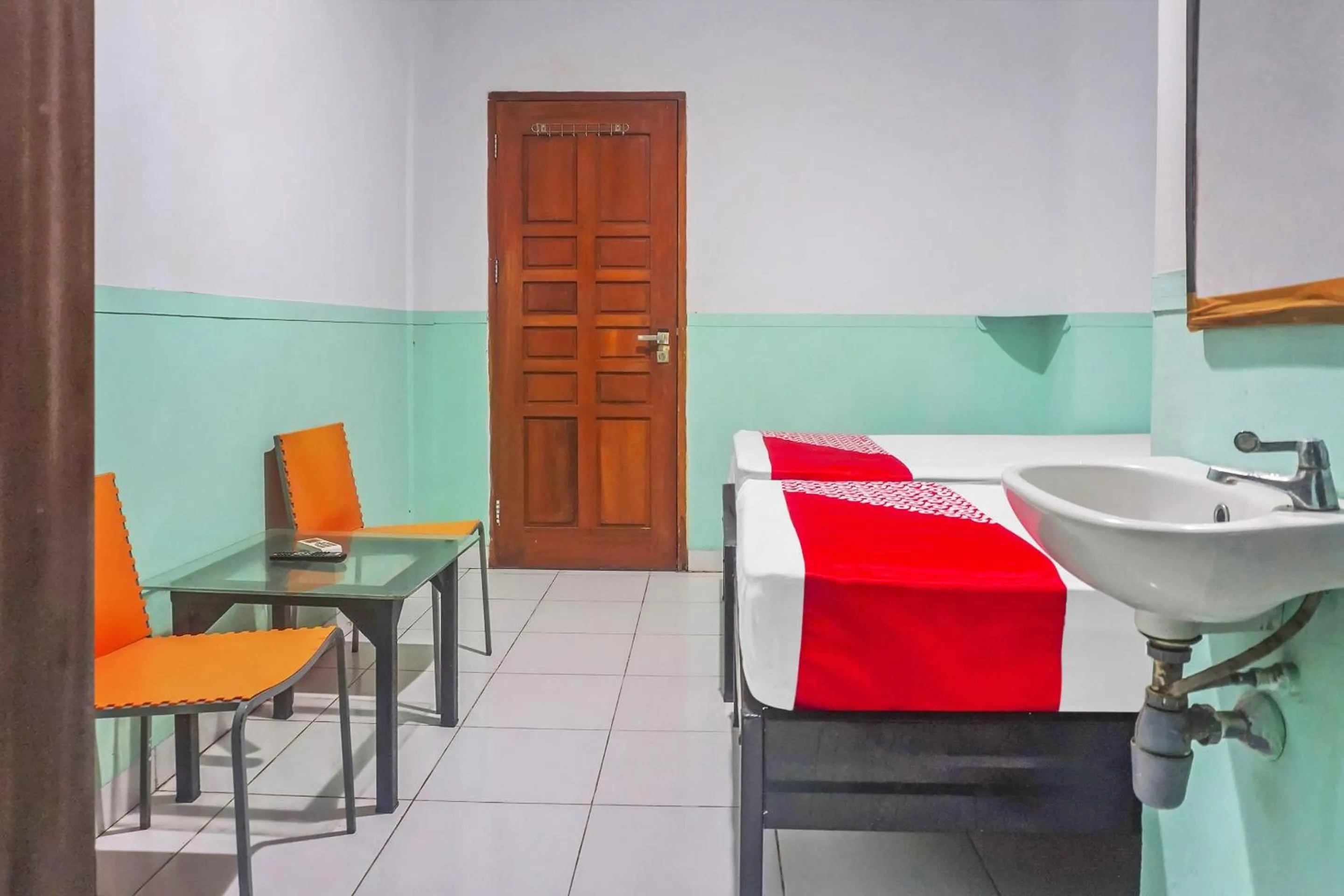 Bedroom in Hotel O Wisma Favorite Makassar Near Benteng Rotterdam