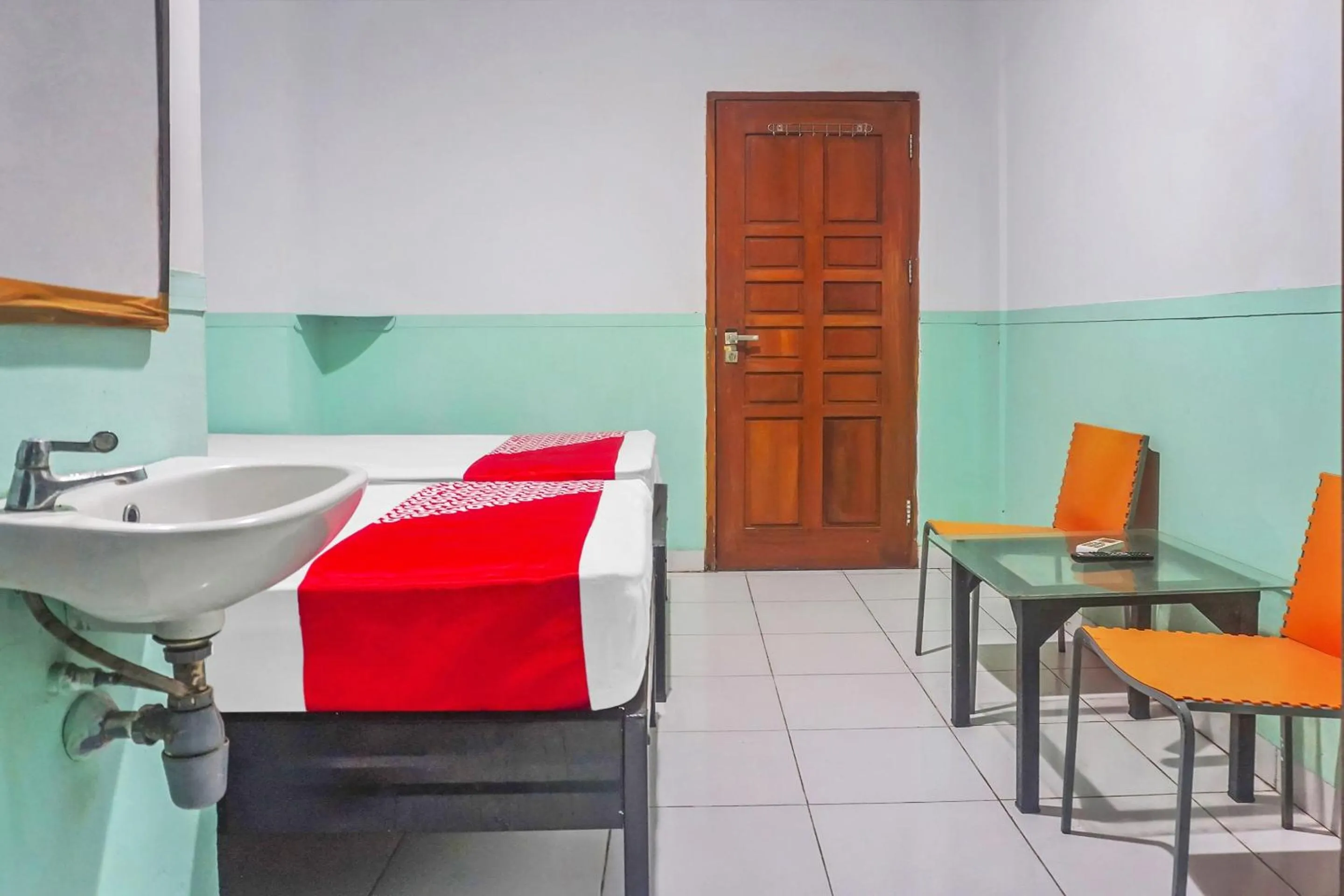 Bedroom in Hotel O Wisma Favorite Makassar Near Benteng Rotterdam